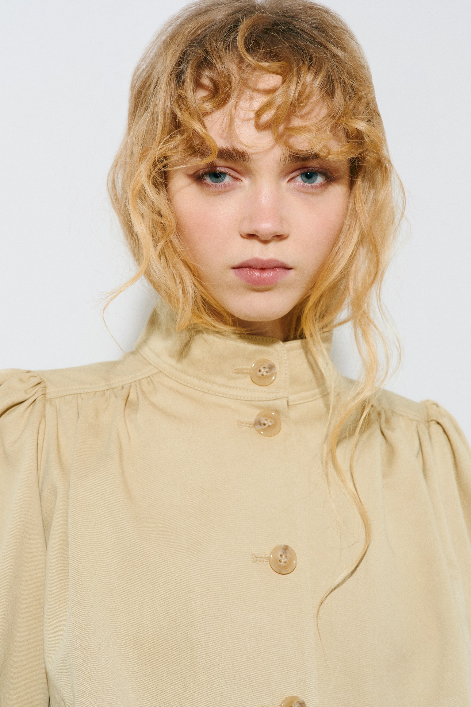 Саржева куртка із рукавами-буфами - Бежевий/Темно-коричневий/Блакитний денім - 1