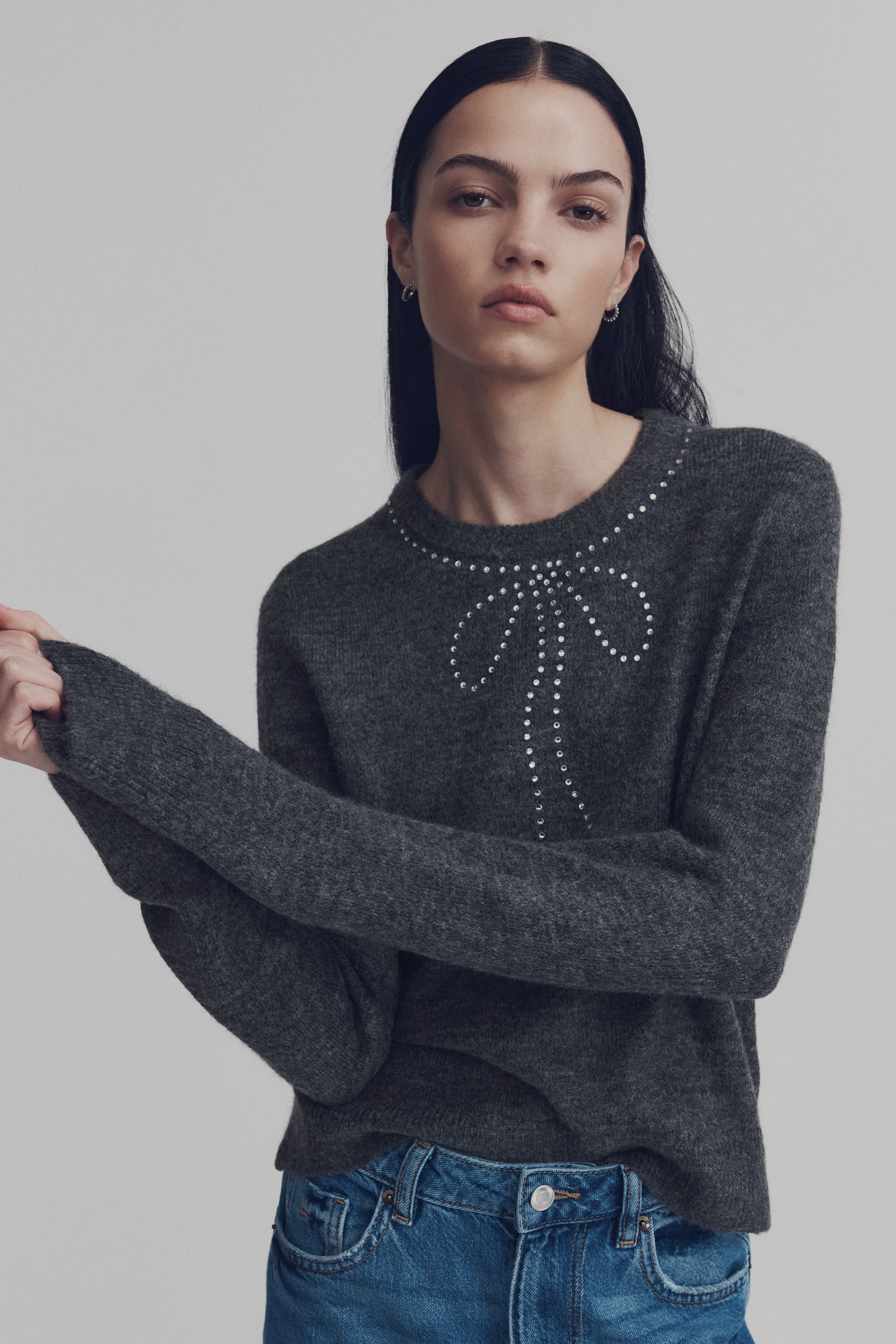 Büyük resmi görüntüle: İşlemeli Kazak - Koyu gri/Fiyonk - KADIN | H&M TR 3