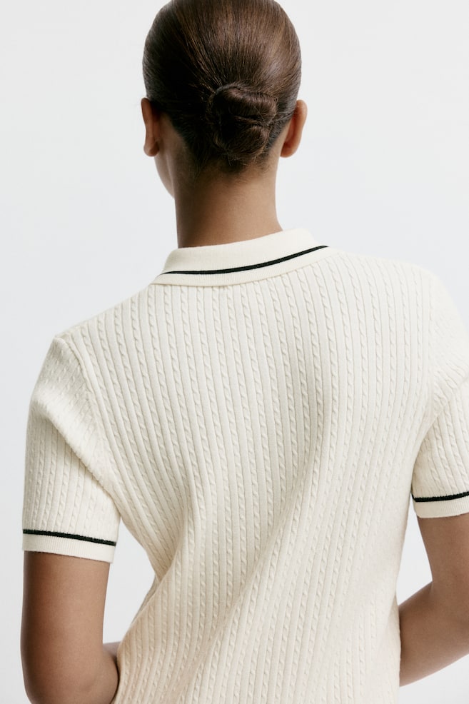 Abito a polo in maglia a trecce - Crema - 3