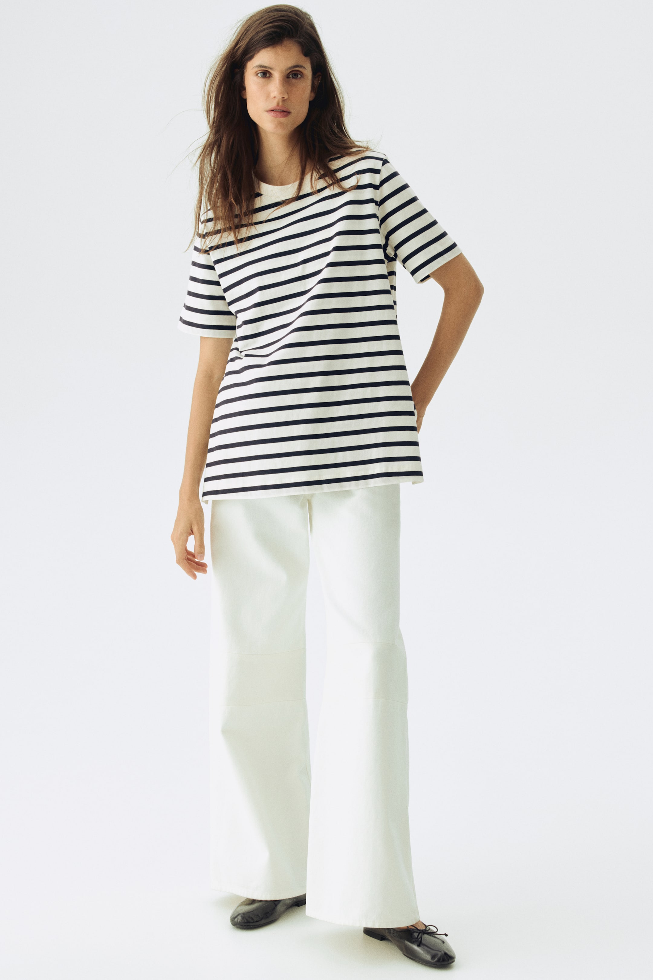 Büyük resmi görüntüle: MAMA Before & After 2’li Emzirme Üstü - Beyaz/Çizgili - KADIN | H&M TR 2