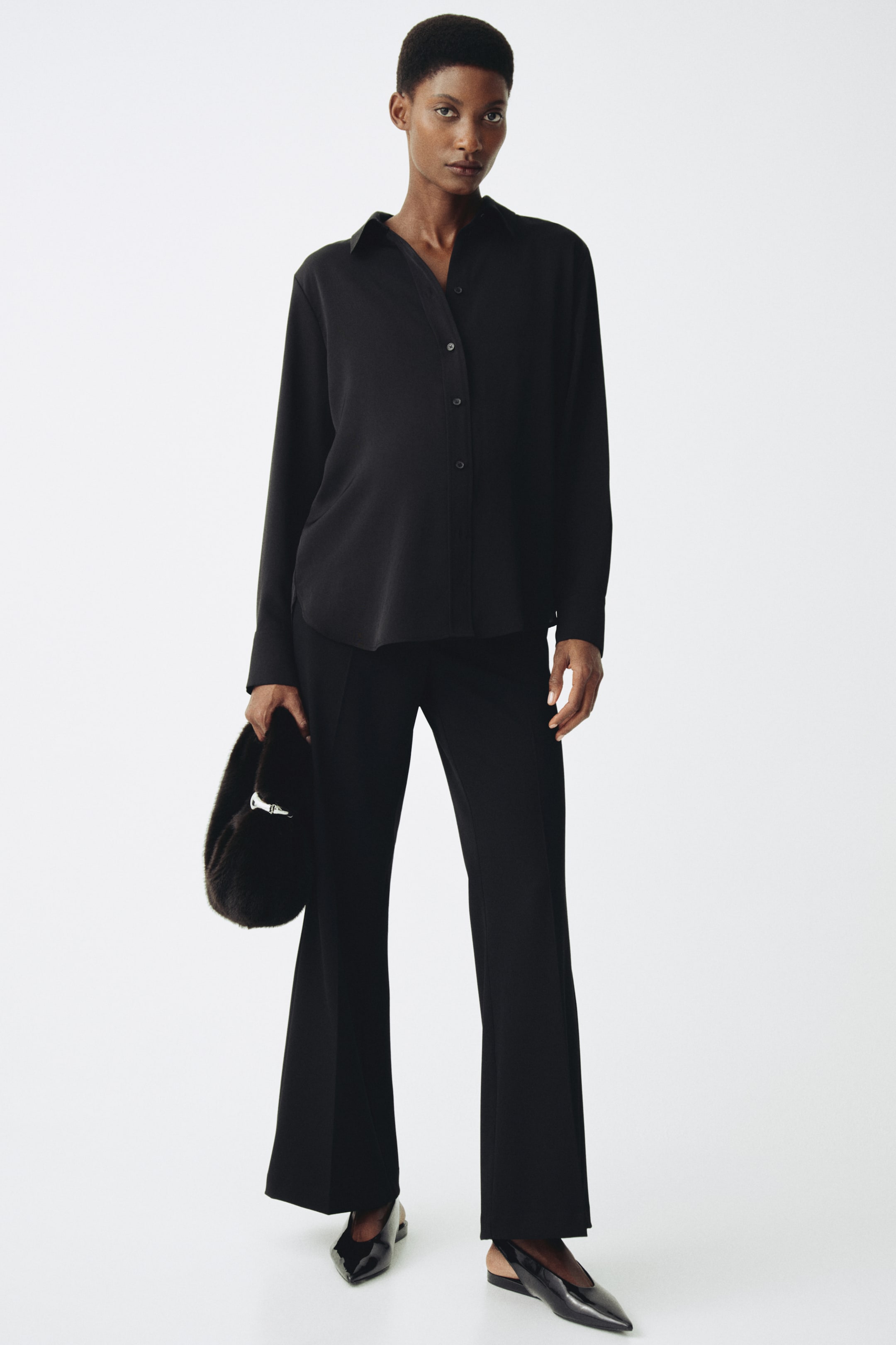 Büyük resmi görüntüle: MAMA Bootcut trousers - Siyah - KADIN | H&M TR 2