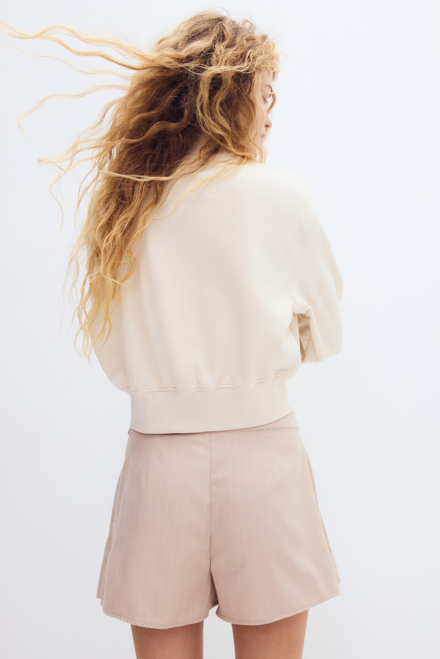 Женская юбка-шорты H&M Pleated Twill Skort, цвет: Бежевый — фото 5