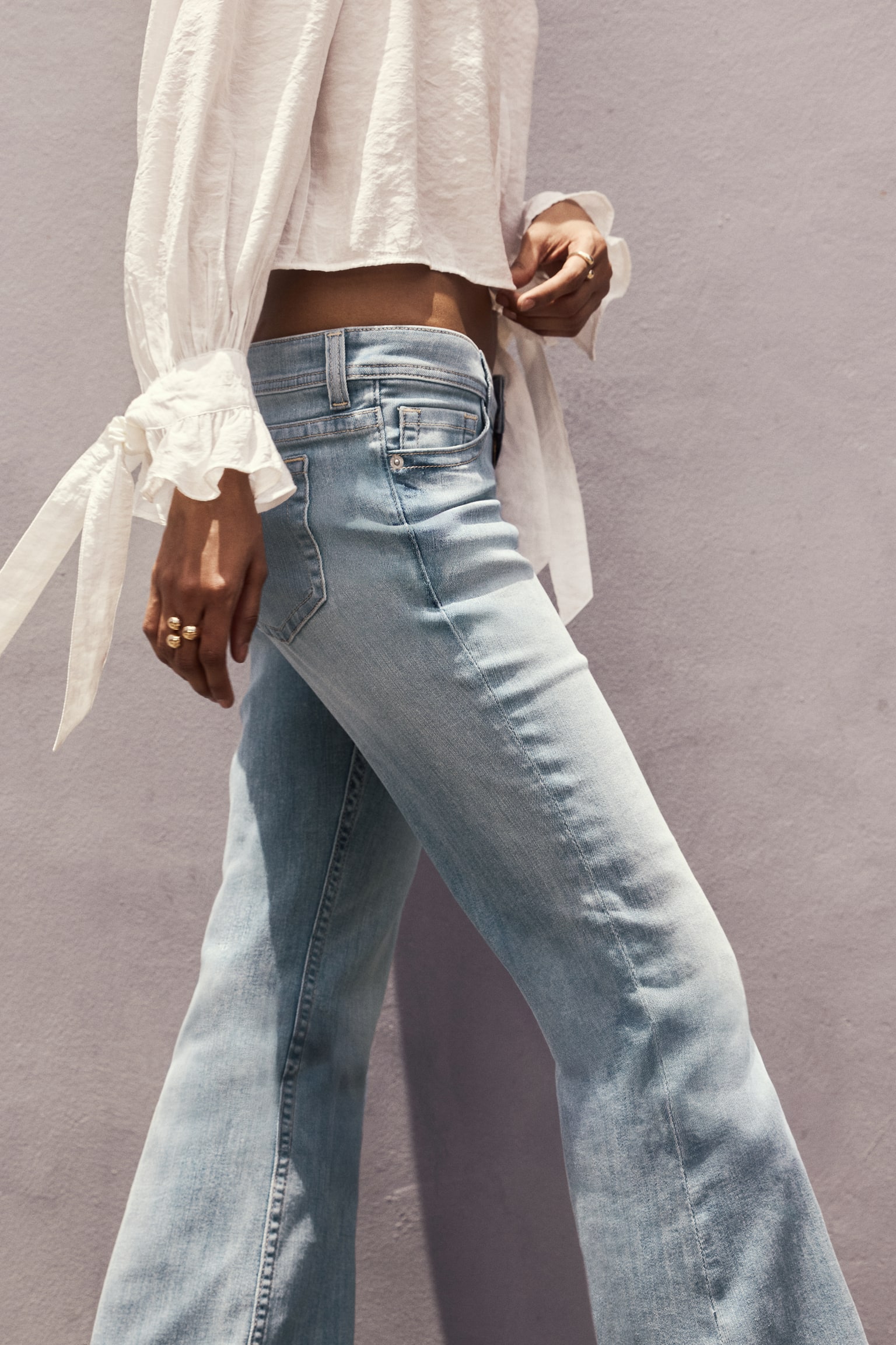 Flared Leg Ultra Low Waist Jeans - כחול ג'ינס בהיר/כחול ג'ינס כהה/כחול ג'ינס - 6