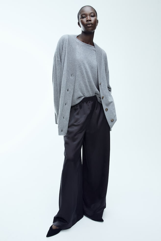 Fine-knit cashmere cardigan - Grey marl/Light khaki green/Black - 1