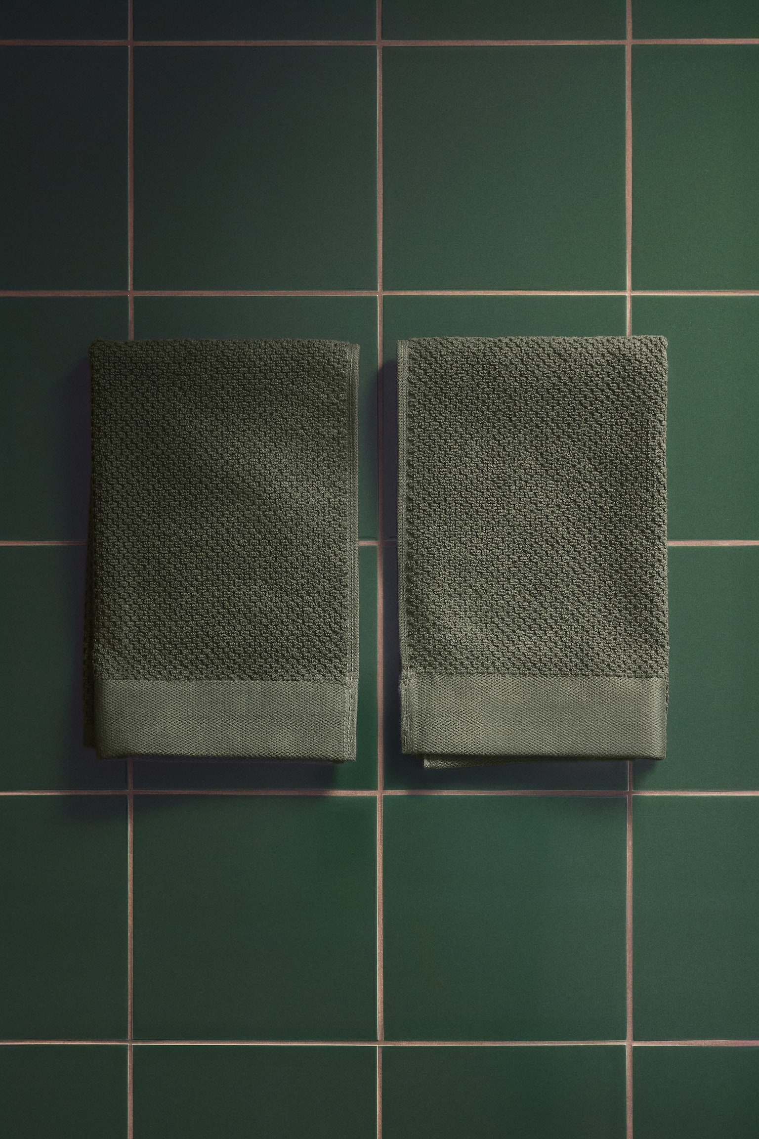 מארז 2 מגבות כותנה לאורחים - ירוק כהה/שחור/ירוק מרווה/בז' בהיר/ורוד פודרה/לבן/תכלת מאובק/חום כהה - 2