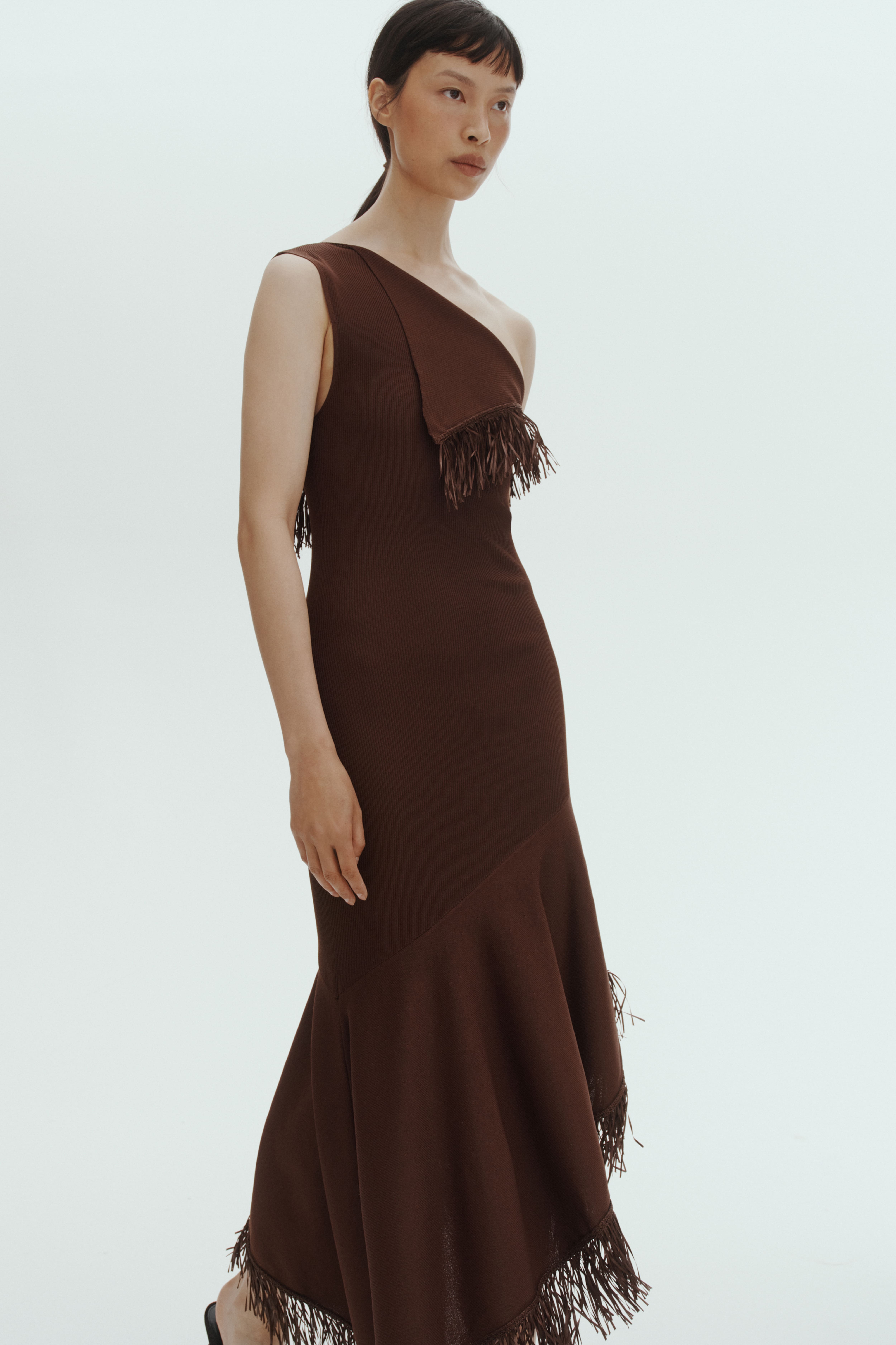 Robe asymétrique à franges