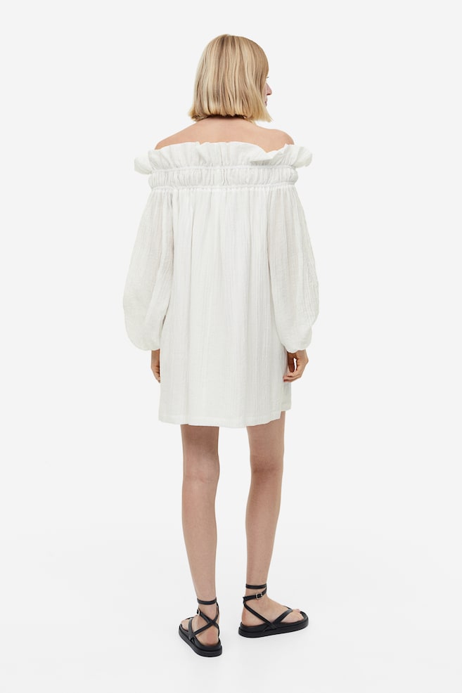 Sukienka oversize z odkrytymi ramionami - Biały - 4
