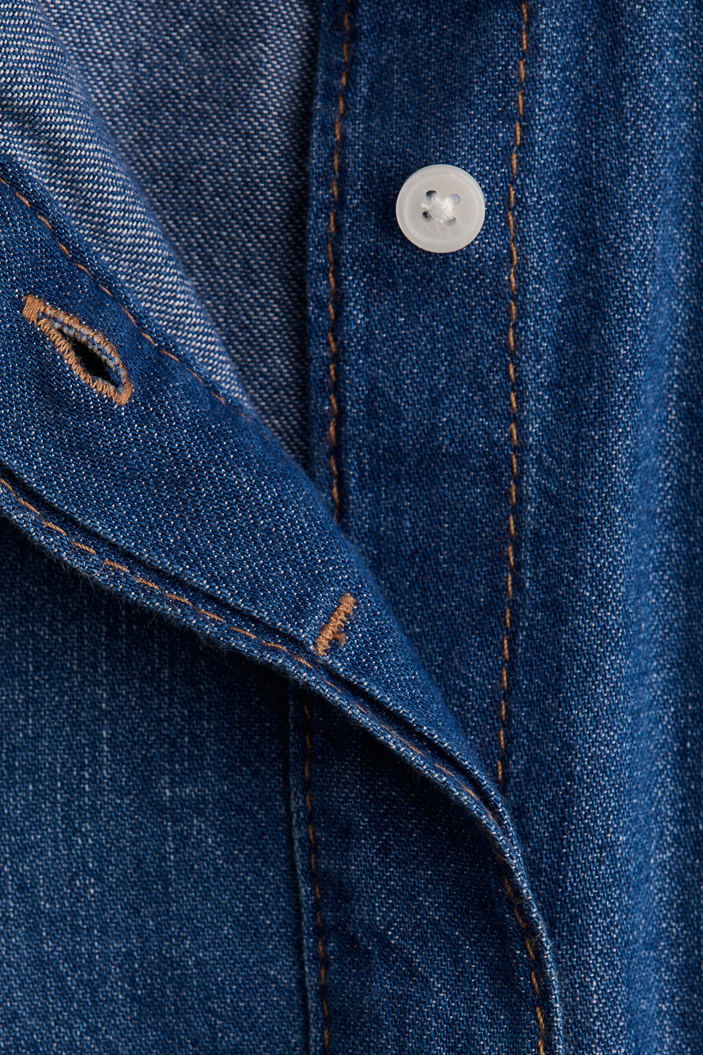 Fitted denim shirt