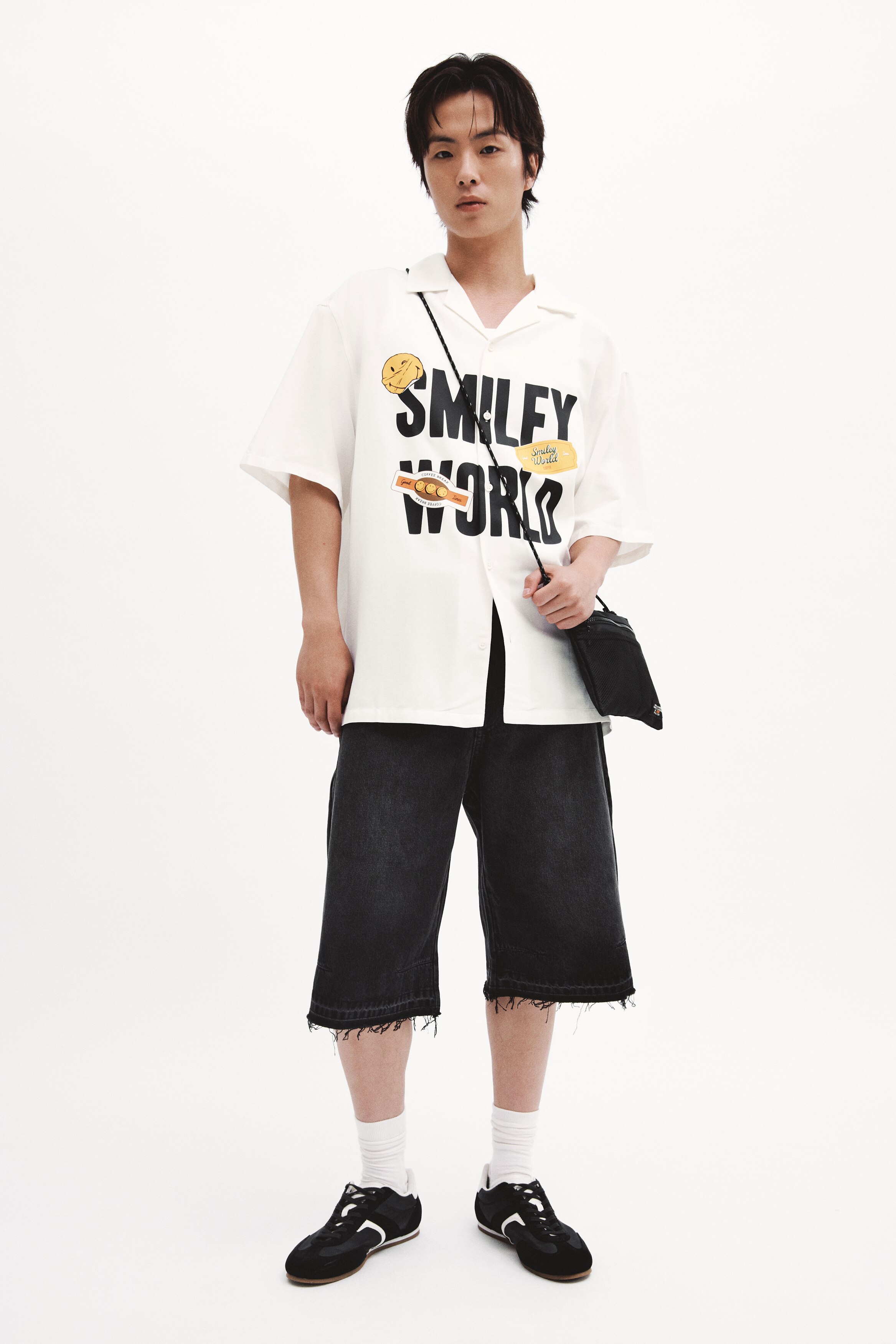 ルーズフィット プリントリゾートシャツ - クリーム/SmileyWorld®/ブラック/Smiley World®/グリーン/SmileyWorld®