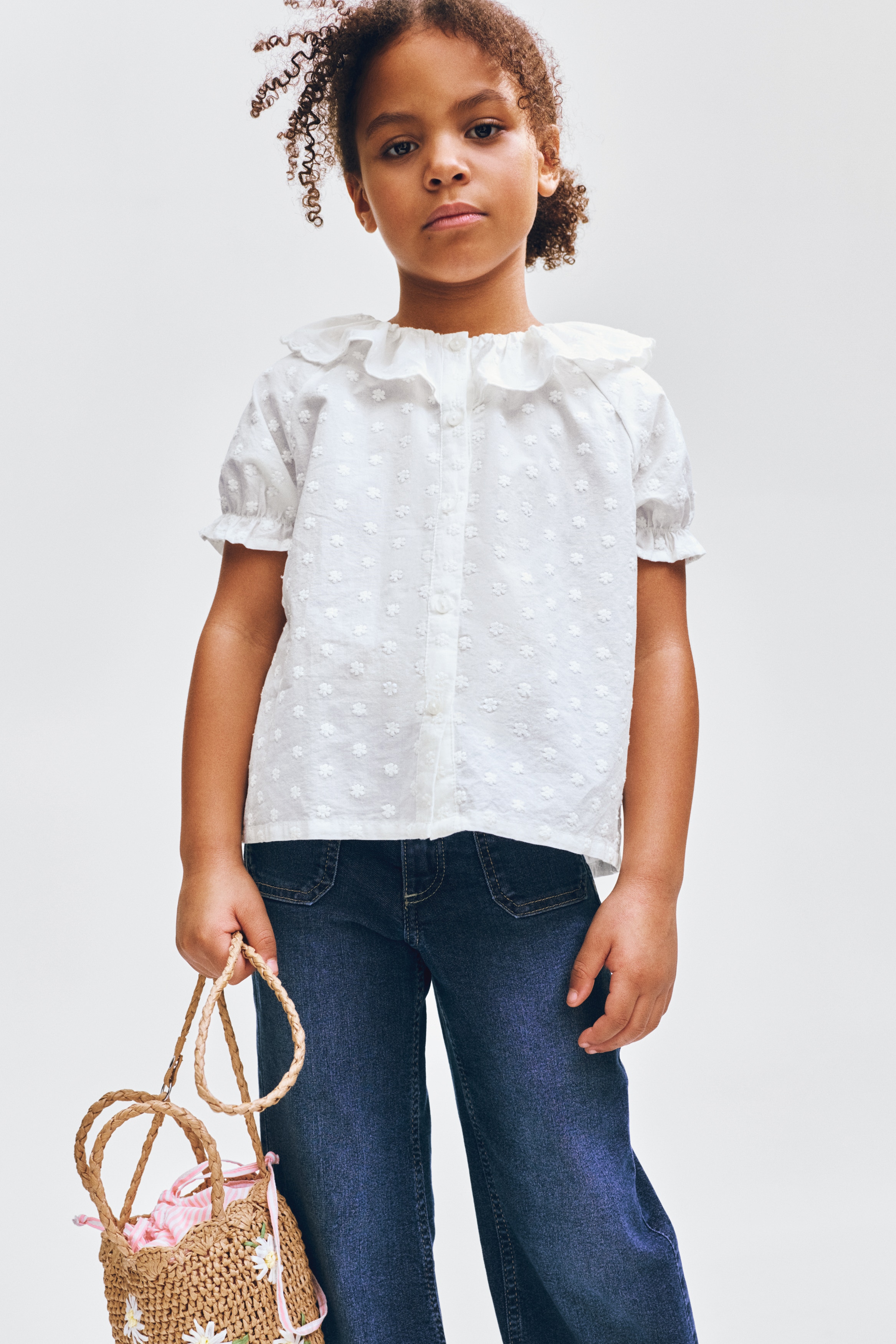 Broderad blus med volangkrage - Crèmevit