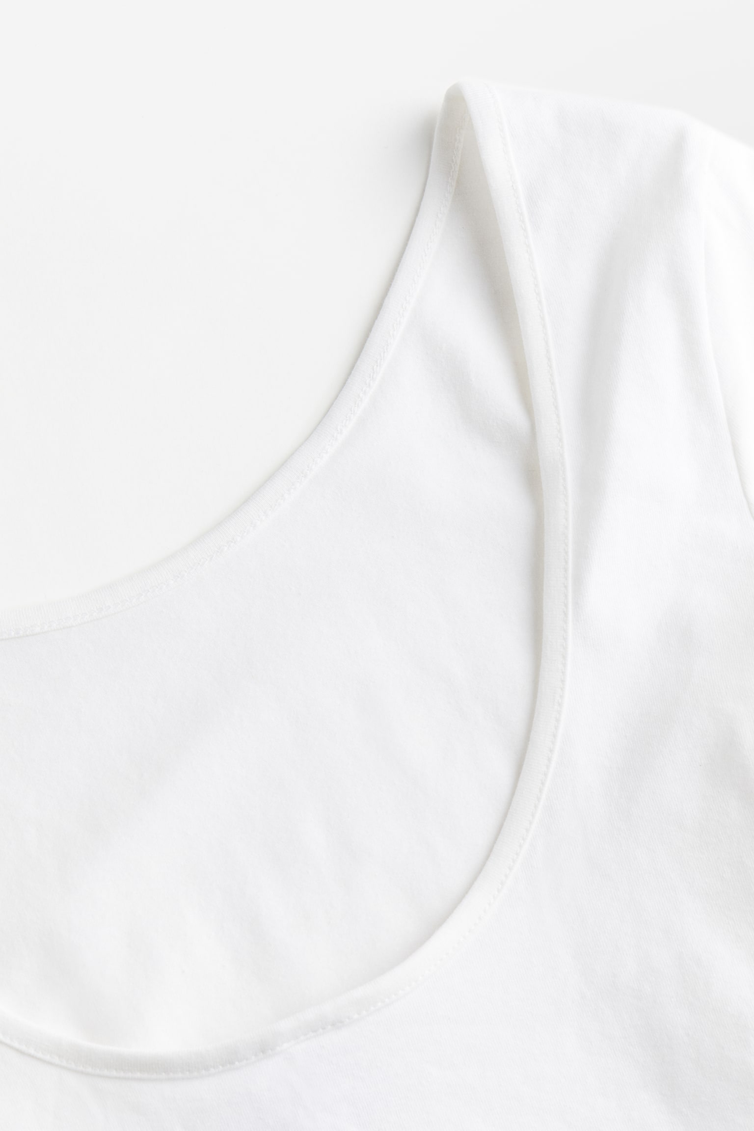 Low-back T-shirt - White - 4