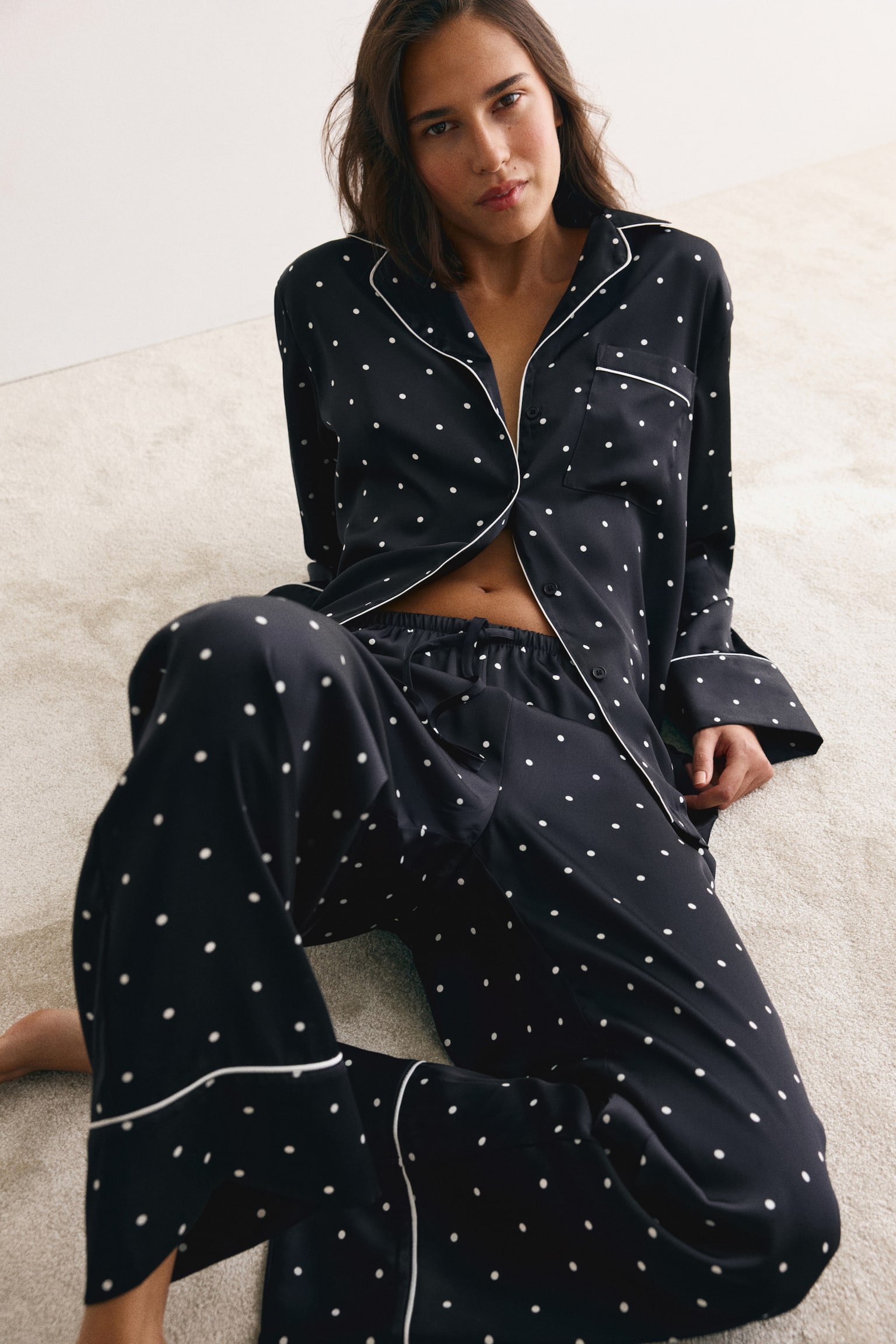 Женская атласная пижама H&M, цвет: Чёрный / В горошек — фото 3