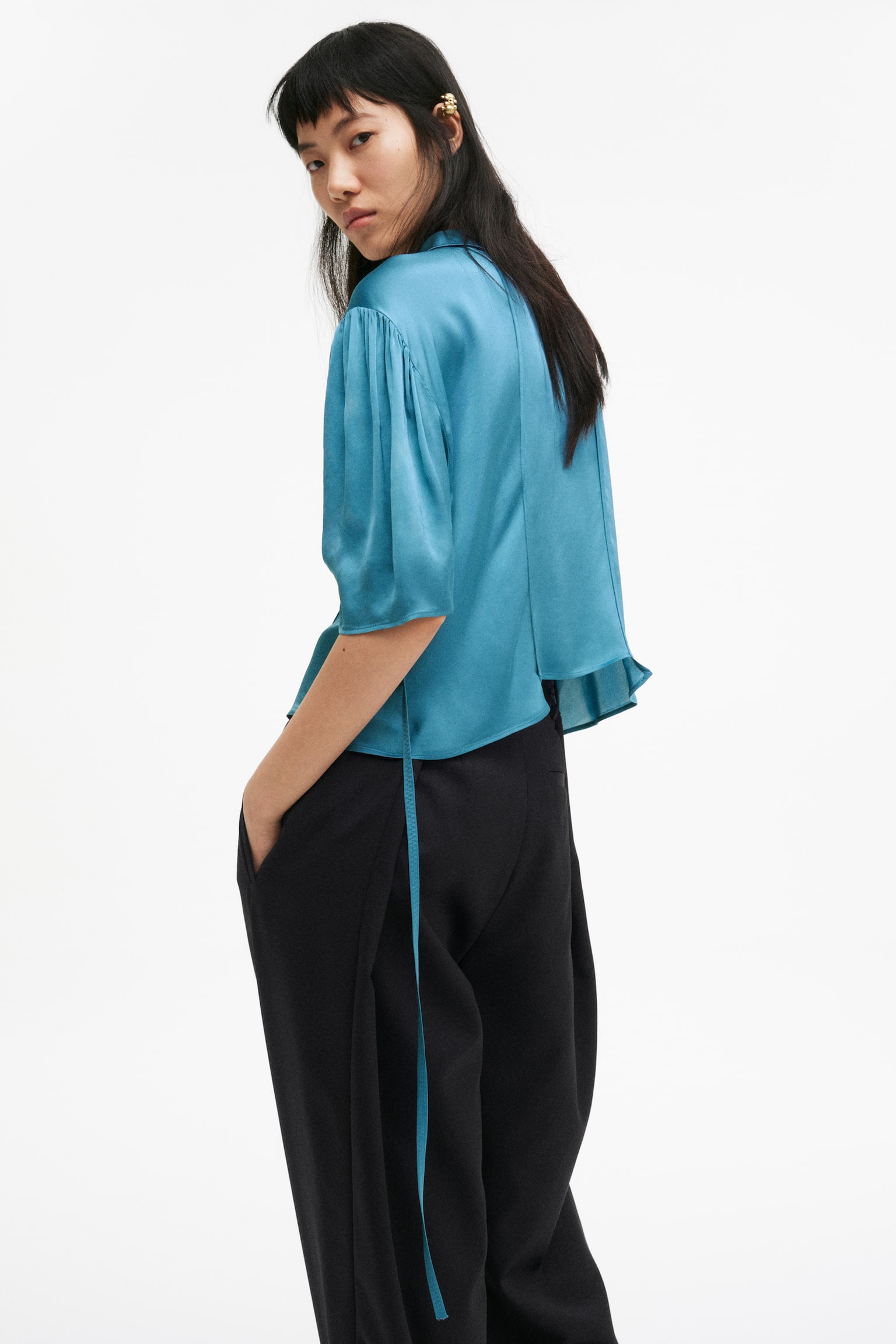 Bluse i satin med pufærmer - Turkis - 5