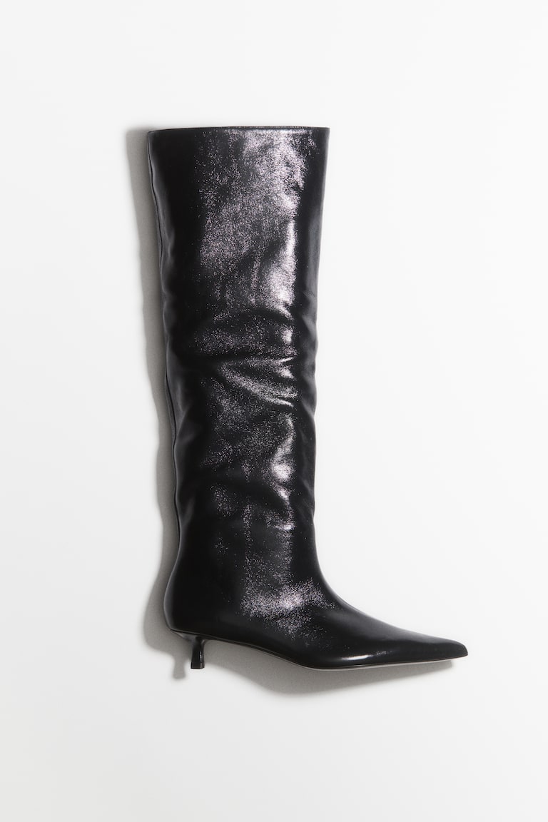Kitten-heeled leather boots