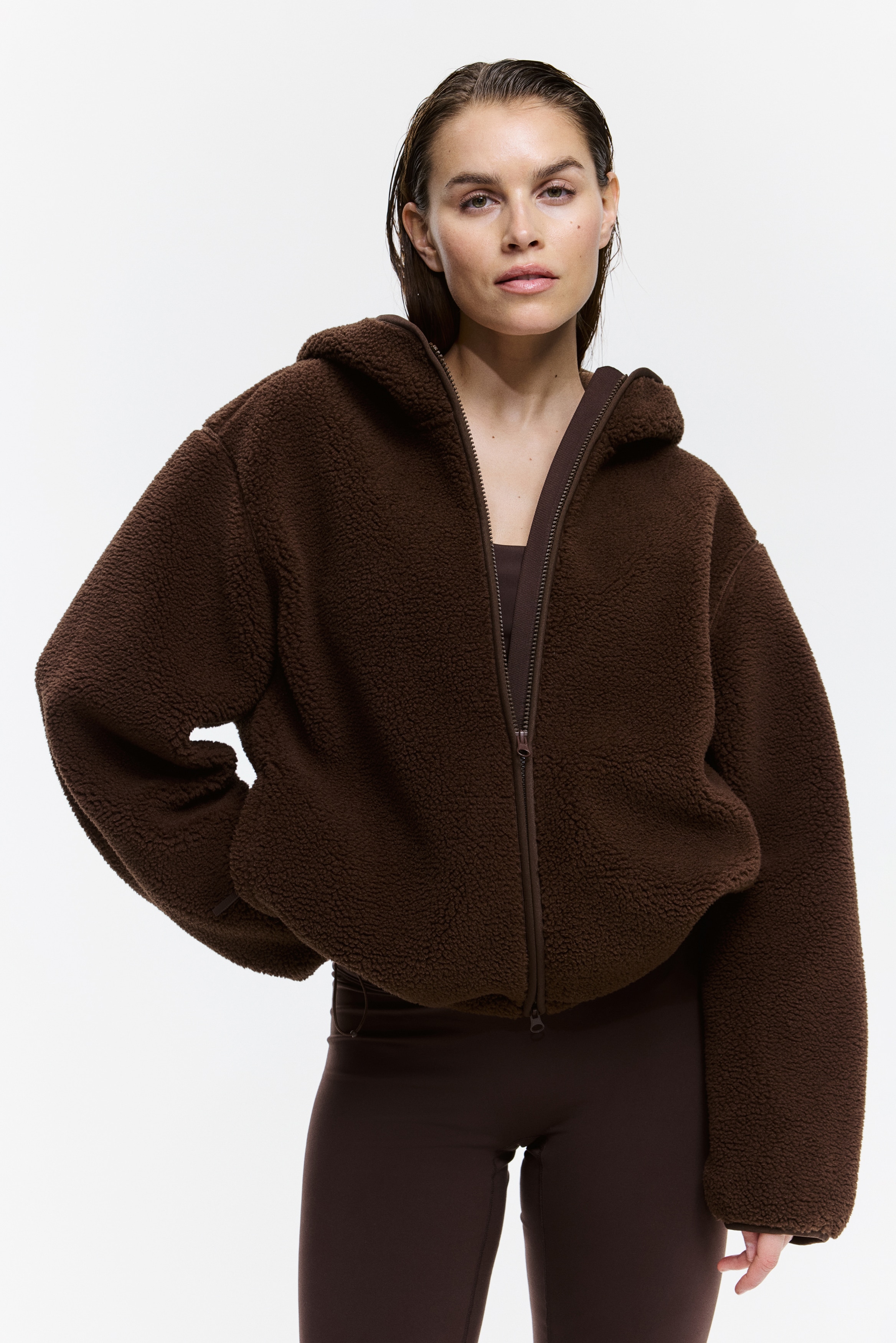 Αθλητικό μπουφάν Loose Fit από συνθετικό μαλλί - Θερμό καφέ/Ιβουάρ