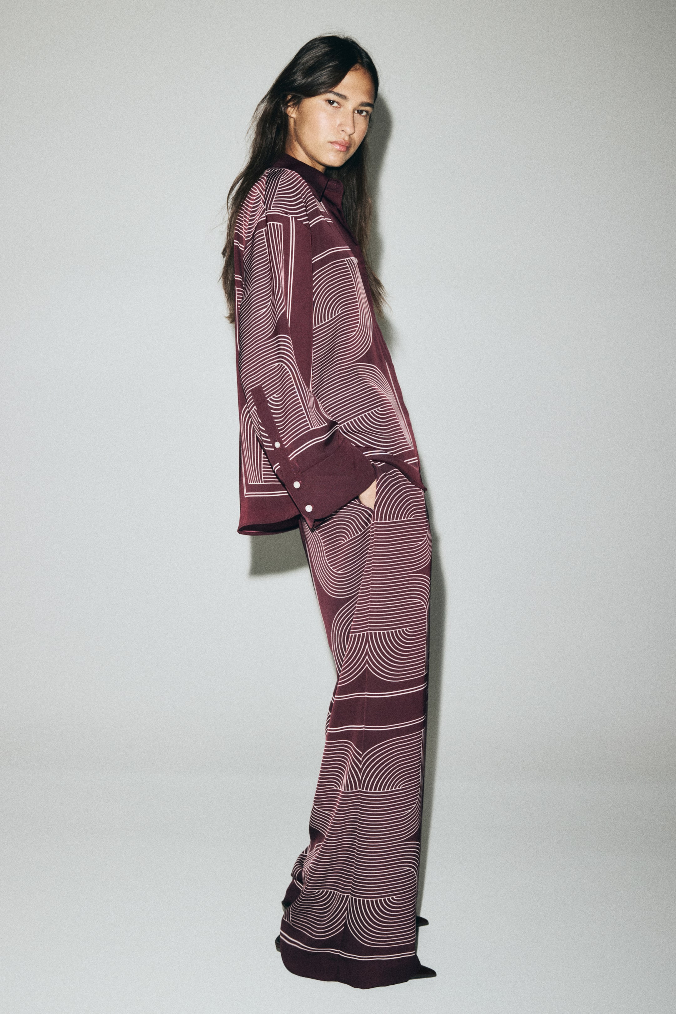 Zobraziť väčší obrázok: Nadrozmerná keprová košeľa - Burgundská červená/vzorovaná - ŽENY | H&M SK 3