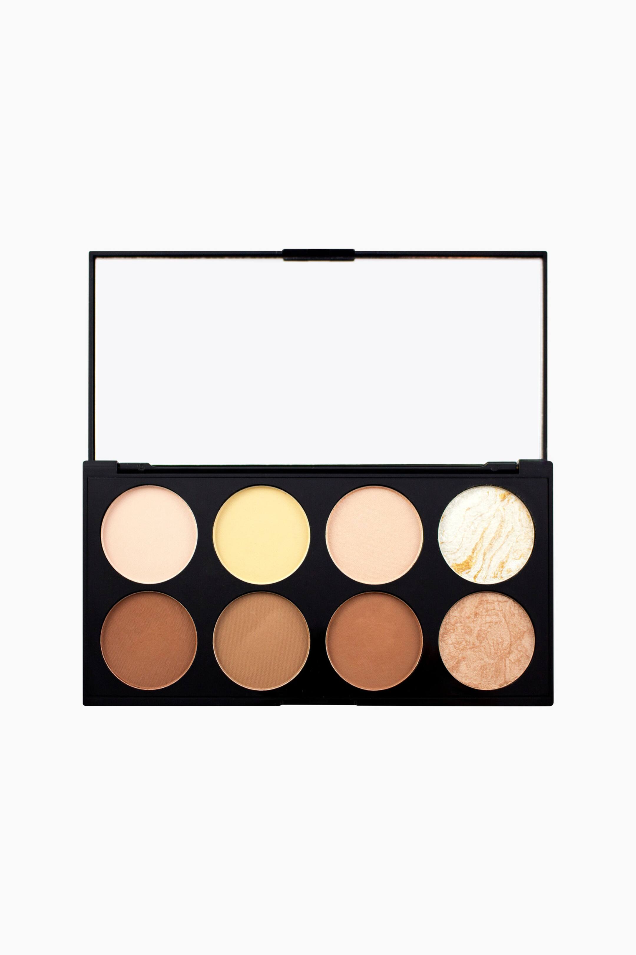 Näytä suurempi kuva: Avoin musta suorakulmainen contour-palette lepää vaakatasossa ja esittelee kahdeksan pyöreää puuterikiekkoa kahdessa neljän rivissä. Ylärivillä on kolme vaaleaa mattapuuteria kerman, vaaleankeltaisen ja pehmeän beigen sävyissä sekä marmorikuvioinen valko- ja kultasävyinen baked highlighter, kun taas alarivillä on kolme mattapintaista ruskeaa contour-puuteria sekä marmorikuvioinen pronssinsävyinen baked highlighter.