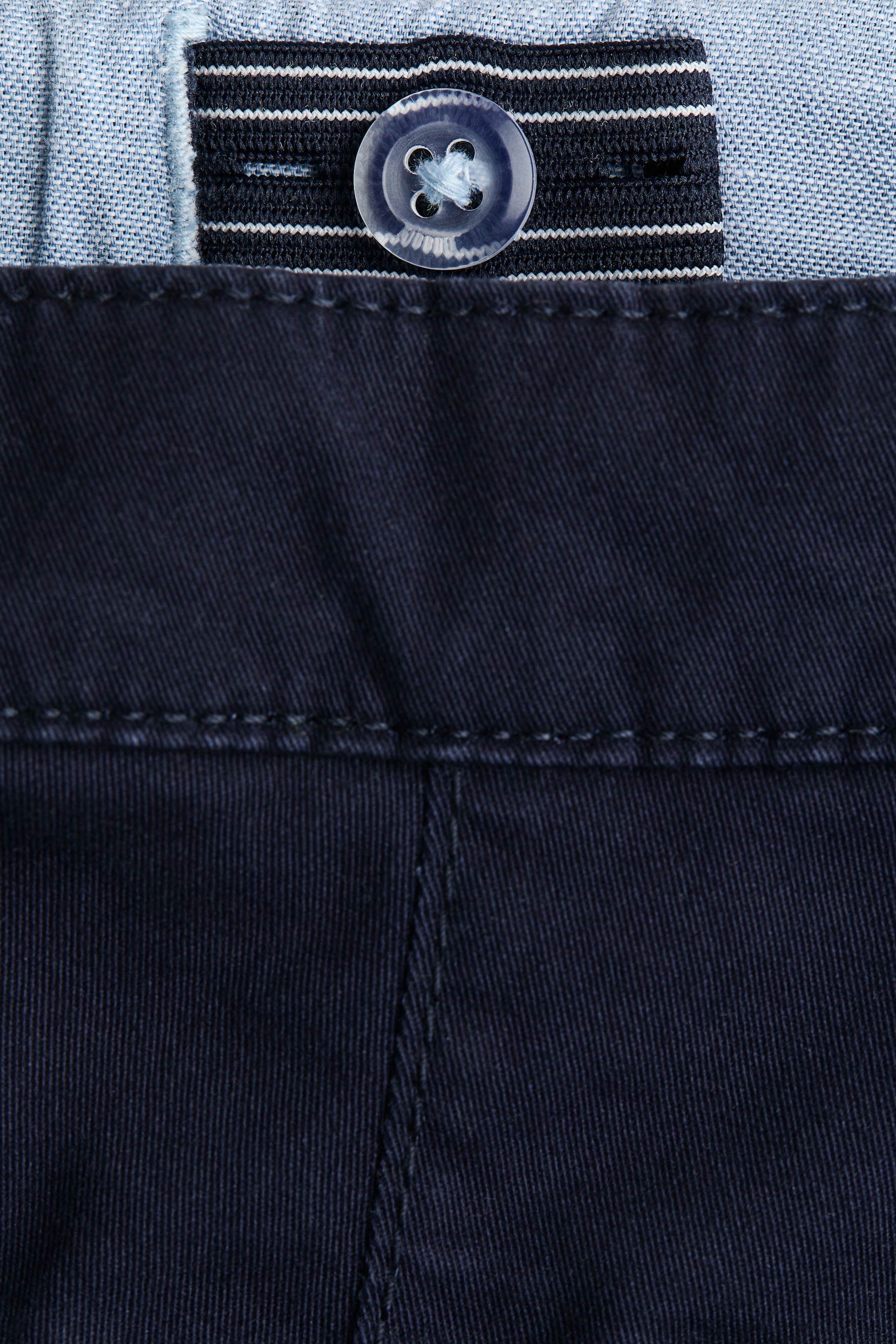 Pantalon de coutil effilé en sergé