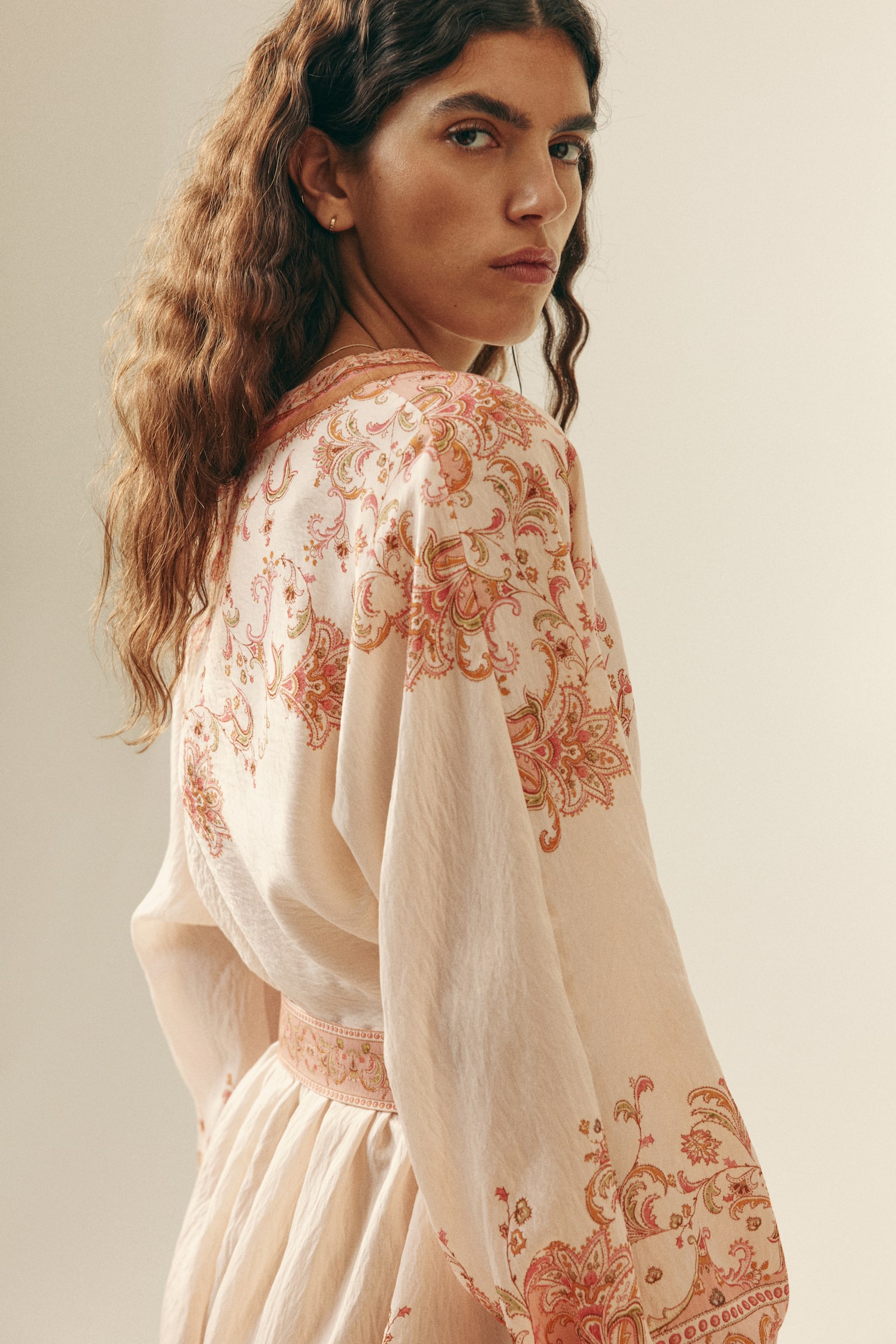 Loose-fit tie-belt dress - Pink/Paisley pattern - 5