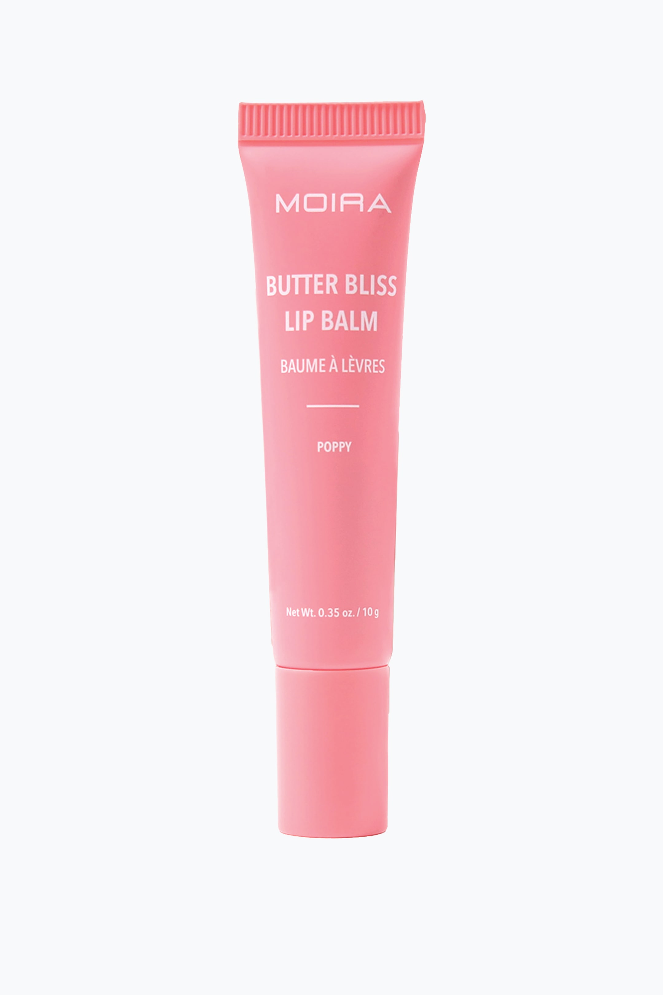 Vis større bilde: Butter Bliss Lip Balm står oppreist og vises forfra, med en matt rosa klemmetube og en matchende sylindrisk kork. Tuben har hvit tekst som viser «MOIRA» og «BUTTER BLISS LIP BALM» over nyansenavnet «POPPY».