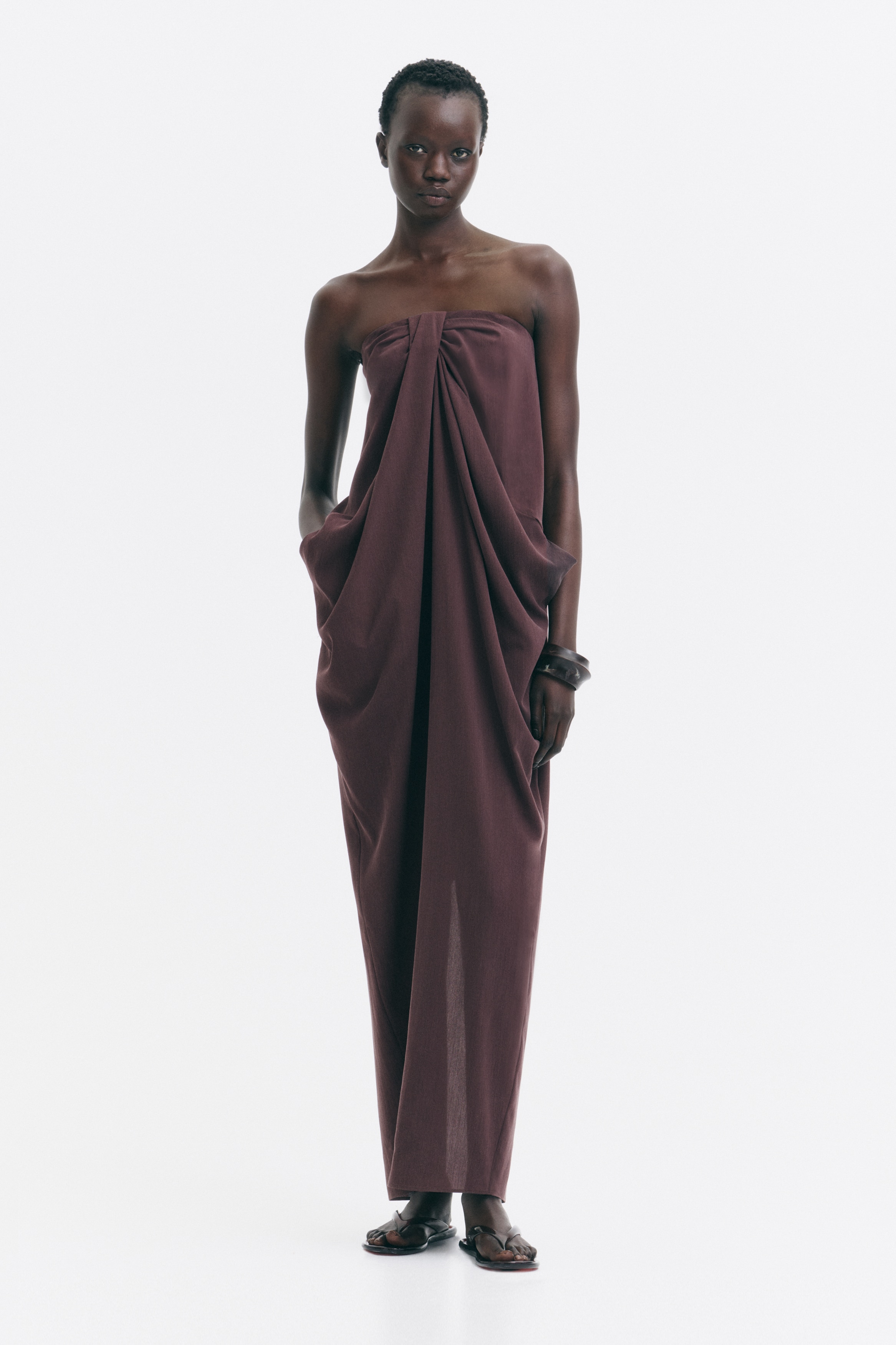 Bandeau-Kleid mit ZierknotenModell