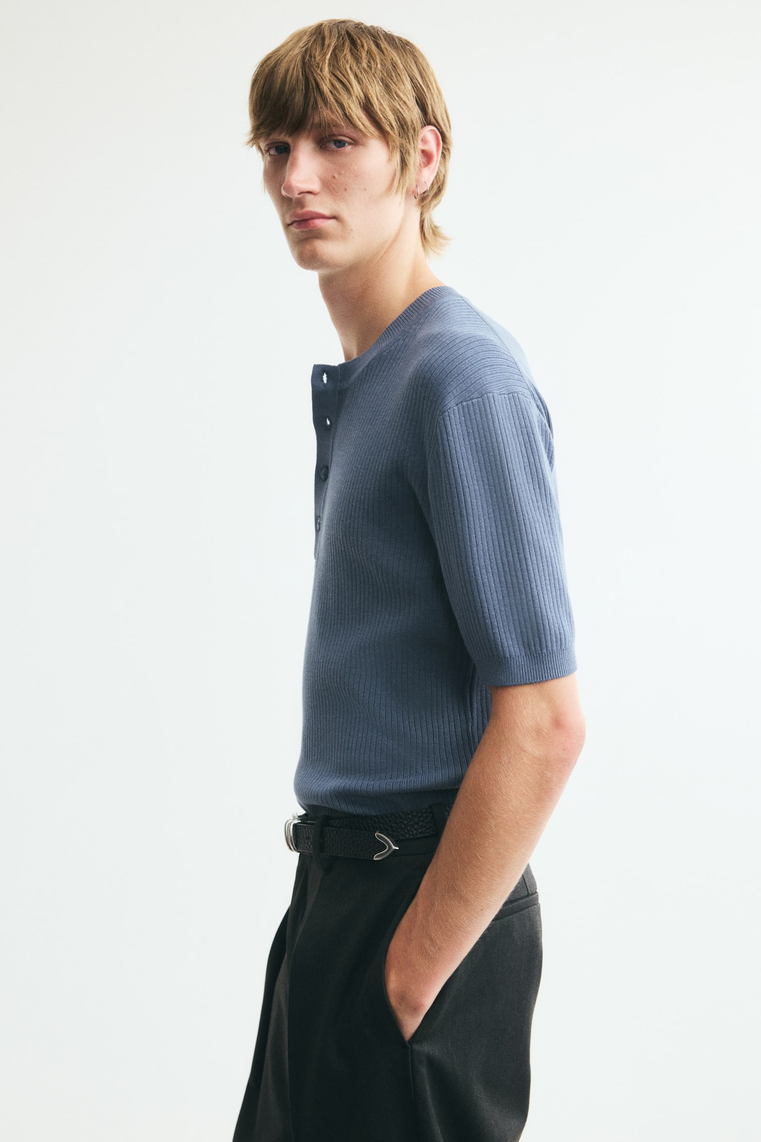 Мужская рубашка H&M Slim-Fit Fine-Knit Henley, цвет: Тёмный пыльный синий — фото 5