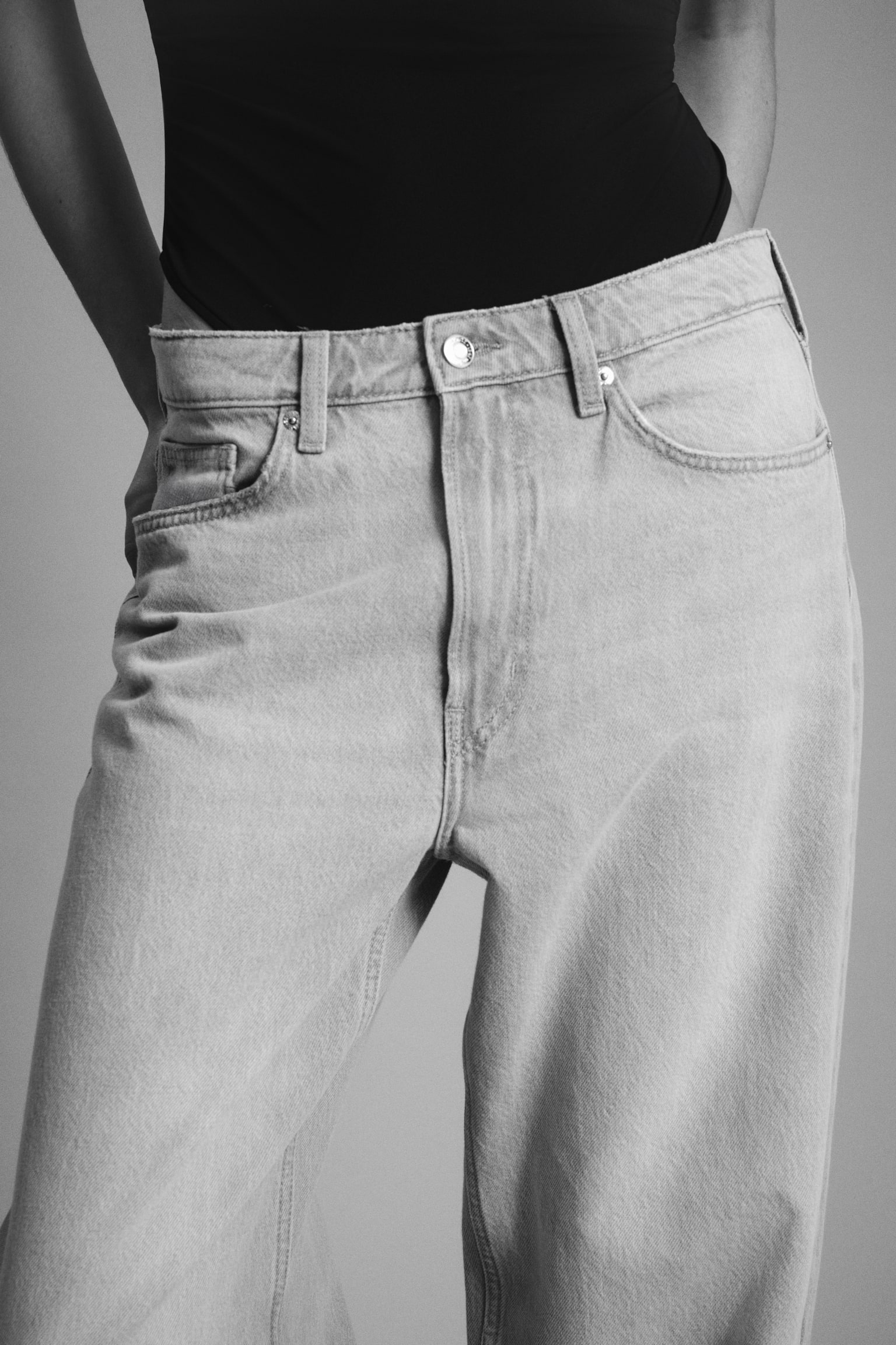 Wide High Waist Jeans - Сив деним/Светлосин деним/Тъмносин деним/Бял/Син деним/Син деним/Пран черен/Тъмносин деним/Тъмносин деним/Син деним/Морскосин деним/Светлосин деним/Тъмносив/Черен - 5