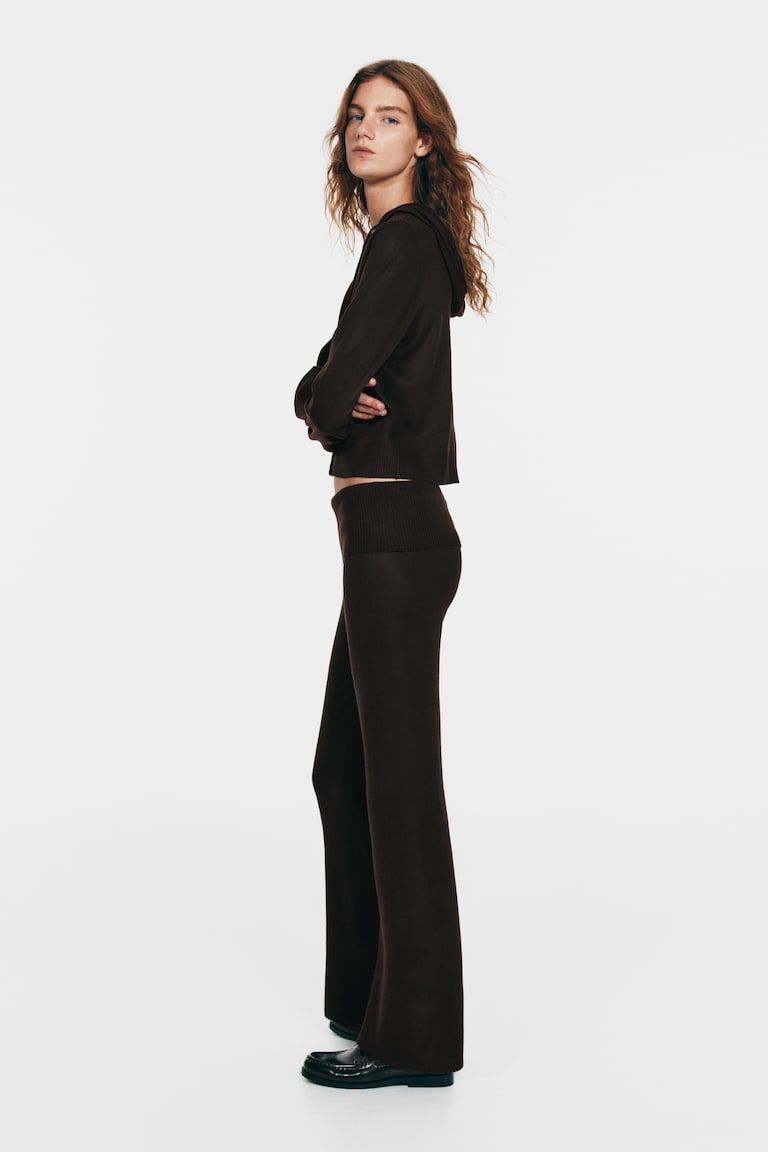 Pletene pantalone za jogu