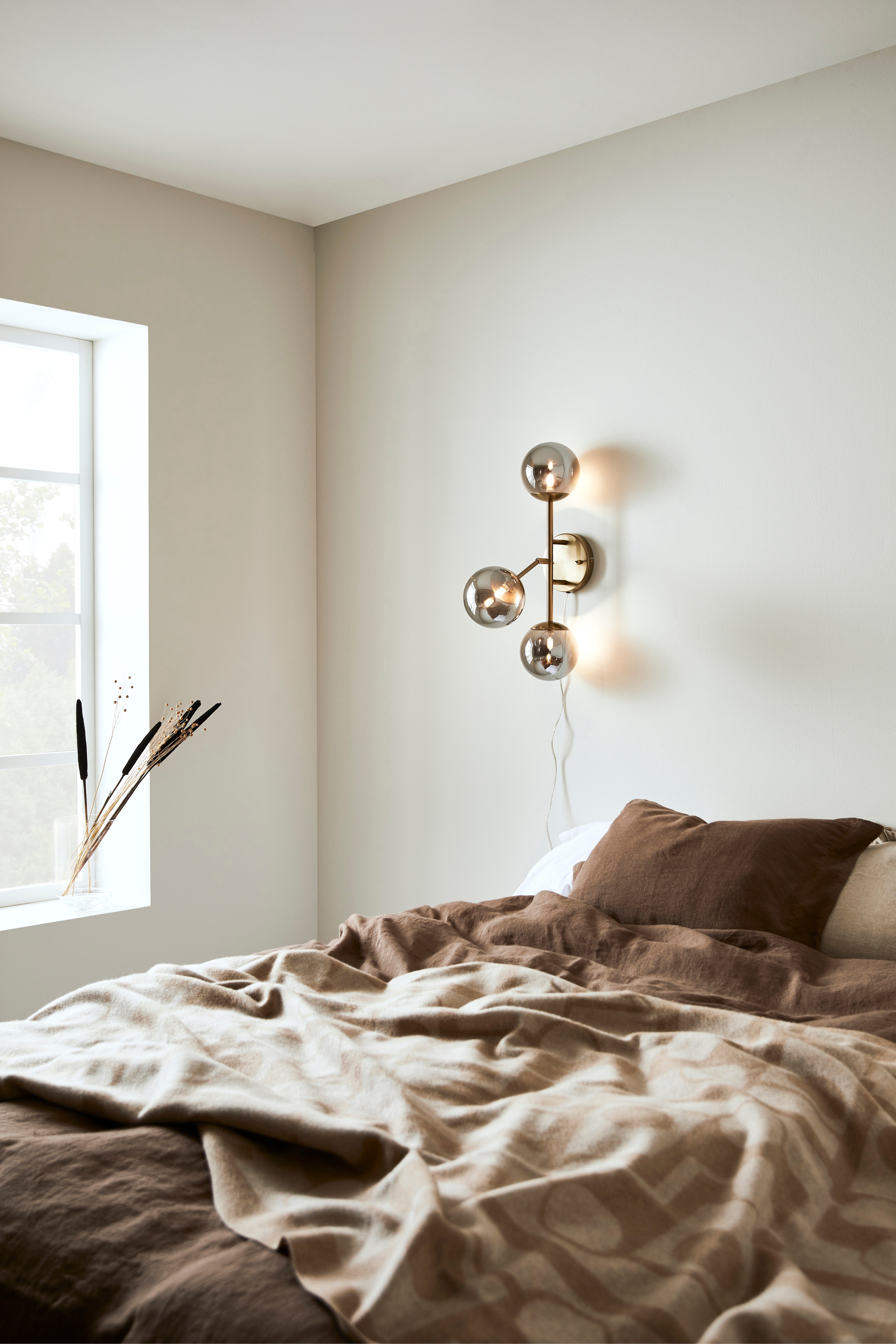 Trinity Wall Lamp - Brass/smoke/Brass/white