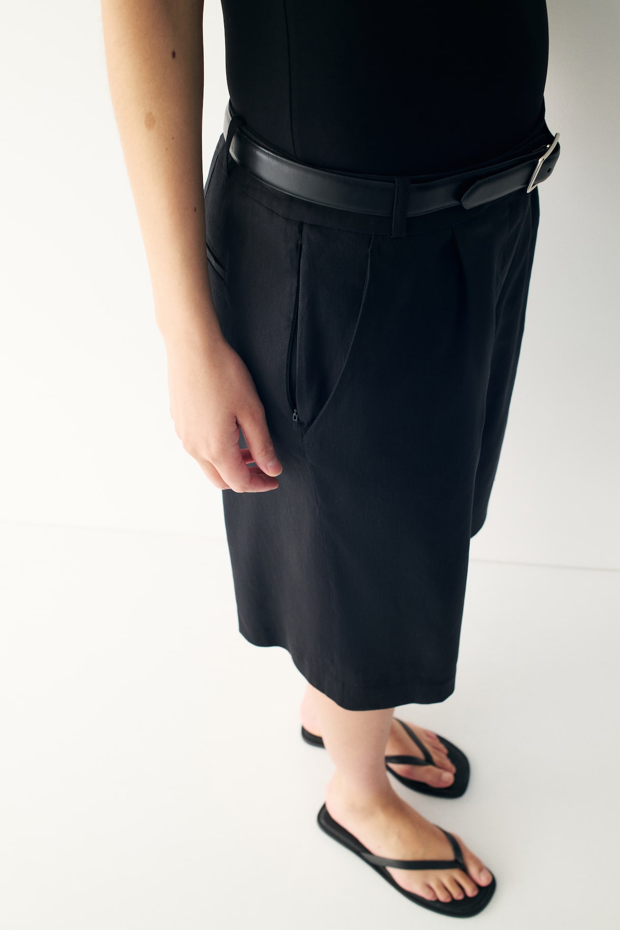 Loose-Fit Linen-Blend Shorts - image 2