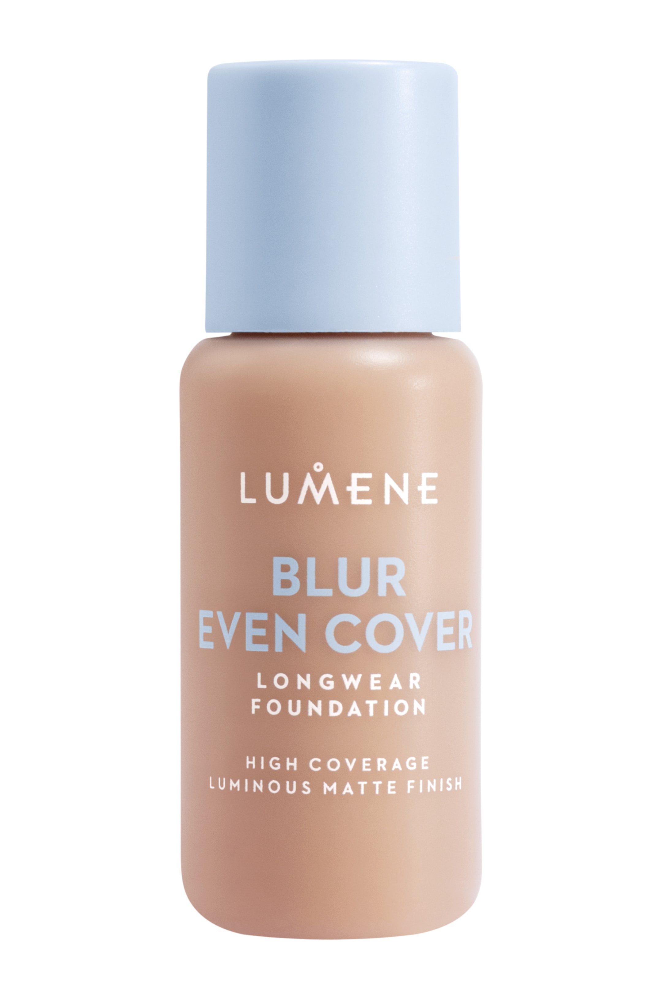 Se større billede: En Lumene Blur Even Cover Longwear Foundation flaske står oprejst, med en lys beige krop og en lyseblå hætte, hvor produktnavnet og egenskaberne er vist i lyseblå tekst.