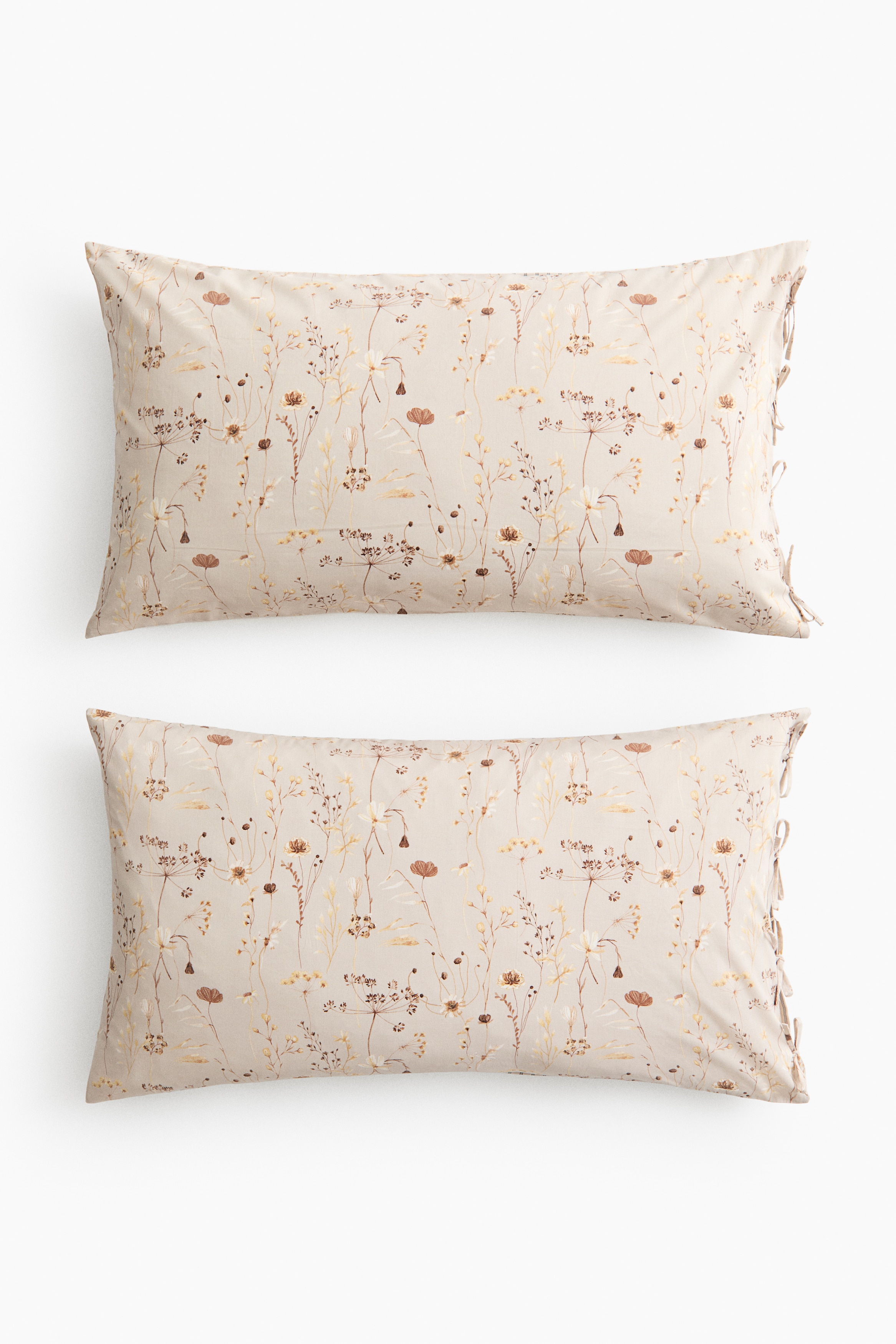 2-pack floral pillowcasesModel