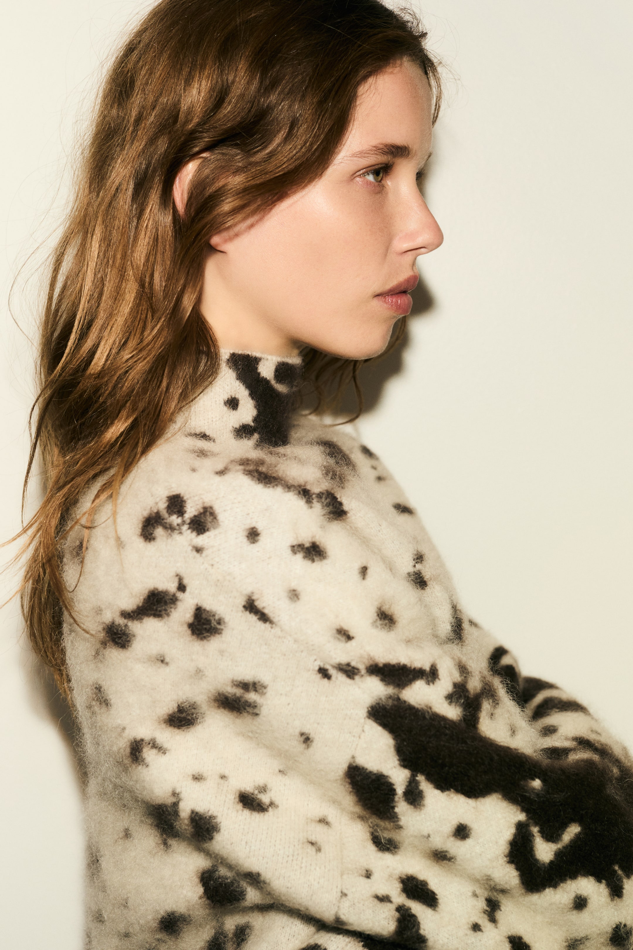 Agrandir l'image: Pull en mohair mélangé avec col cheminée - Crème/imprimé peau de vache - FEMME | H&M BE 4