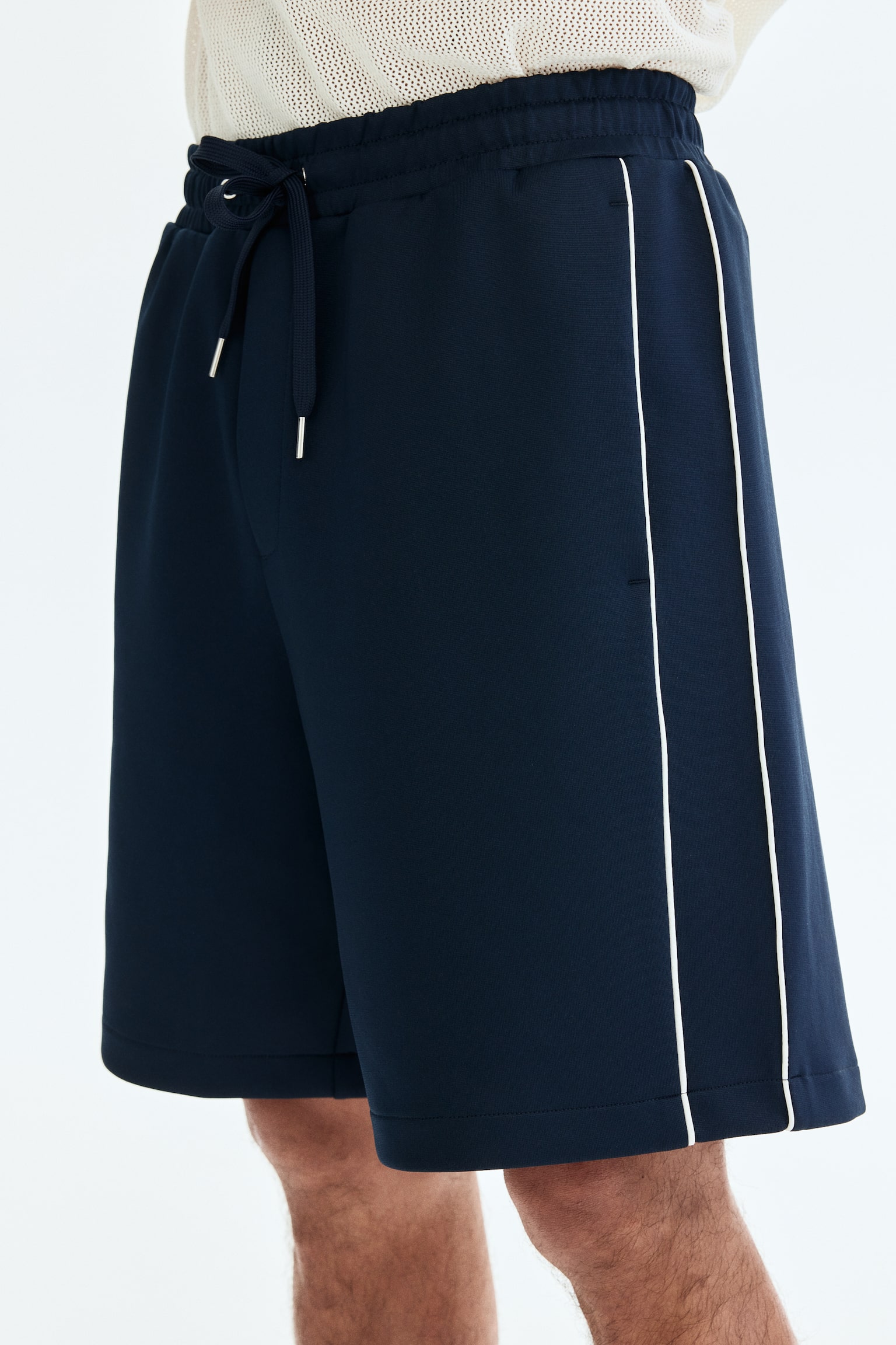 Мужские шорты H&M Relaxed-Fit, цвет: Тёмный синий / Белый — фото 6