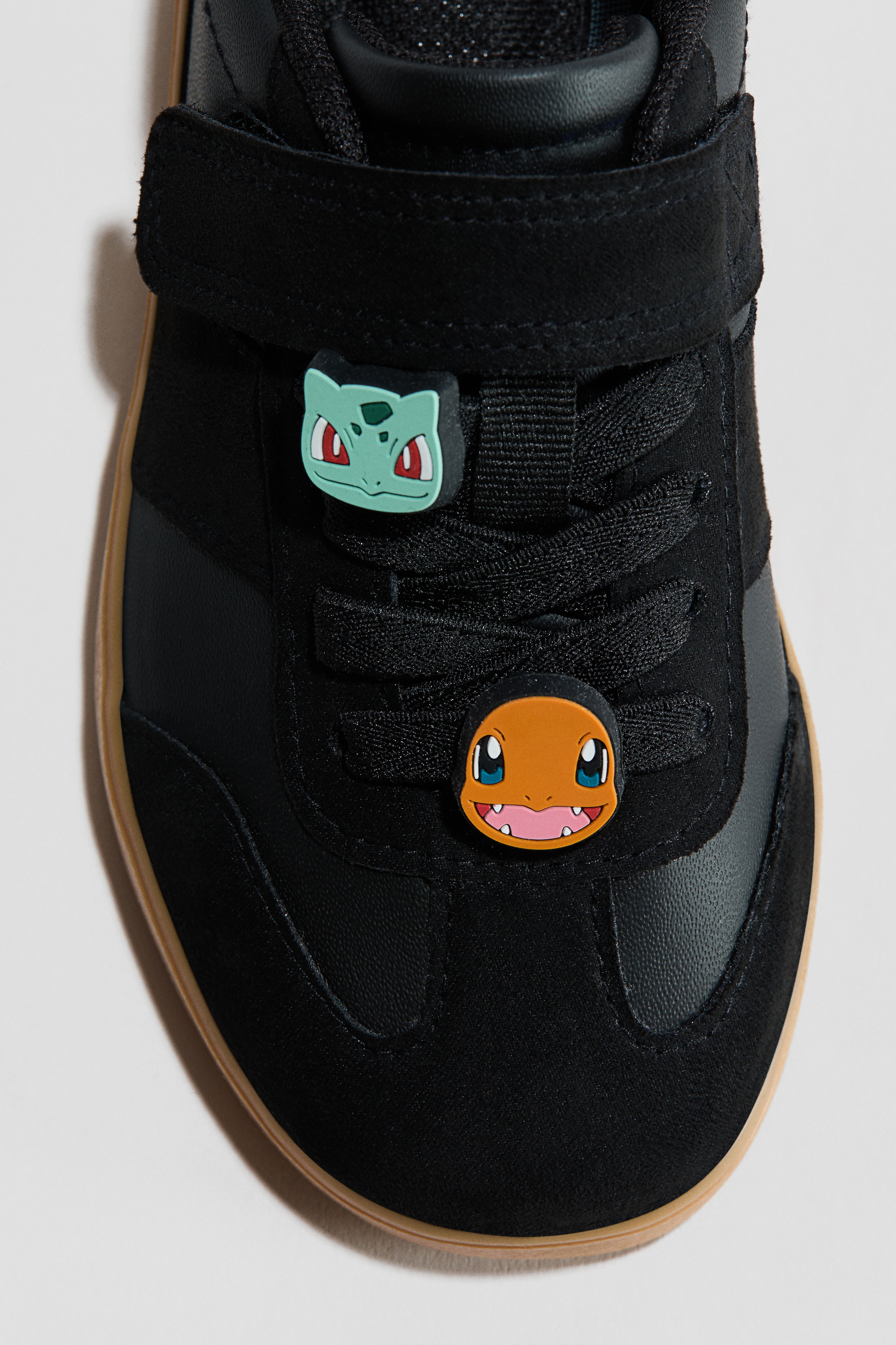 Motif-Detail Sneakers