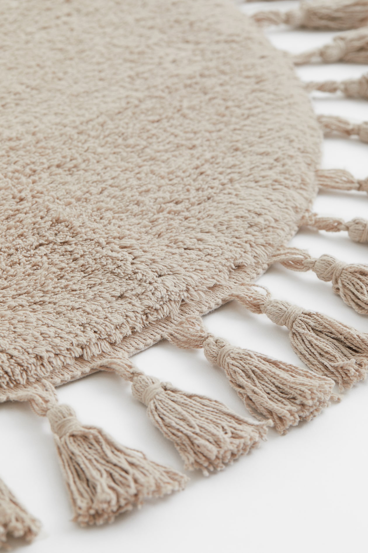 Round Tasseled Bath Mat Taupe Home All H&M US