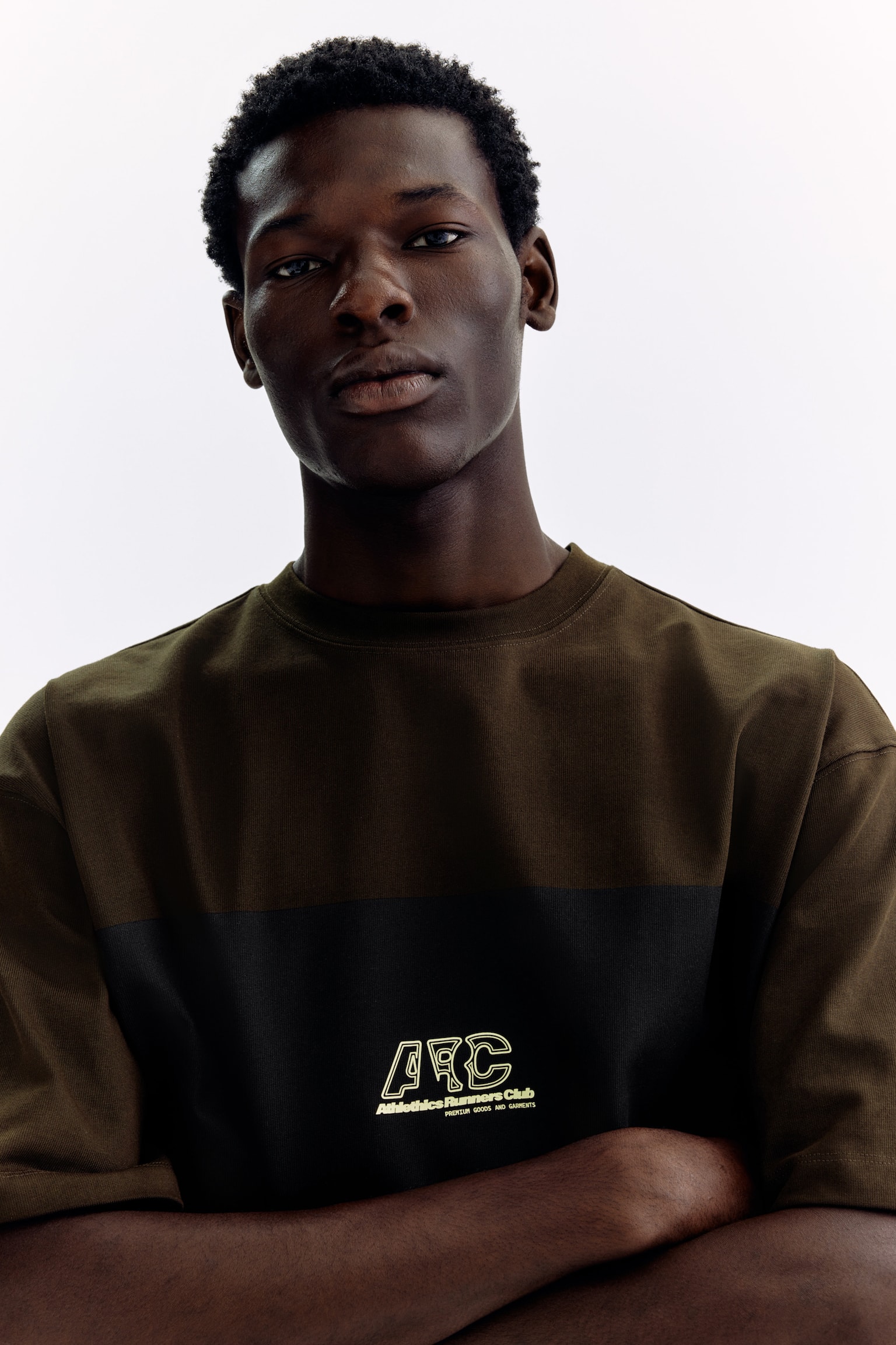 Áo thun in hình Oversized Fit - Màu nâu đậm/Runners Club - 4