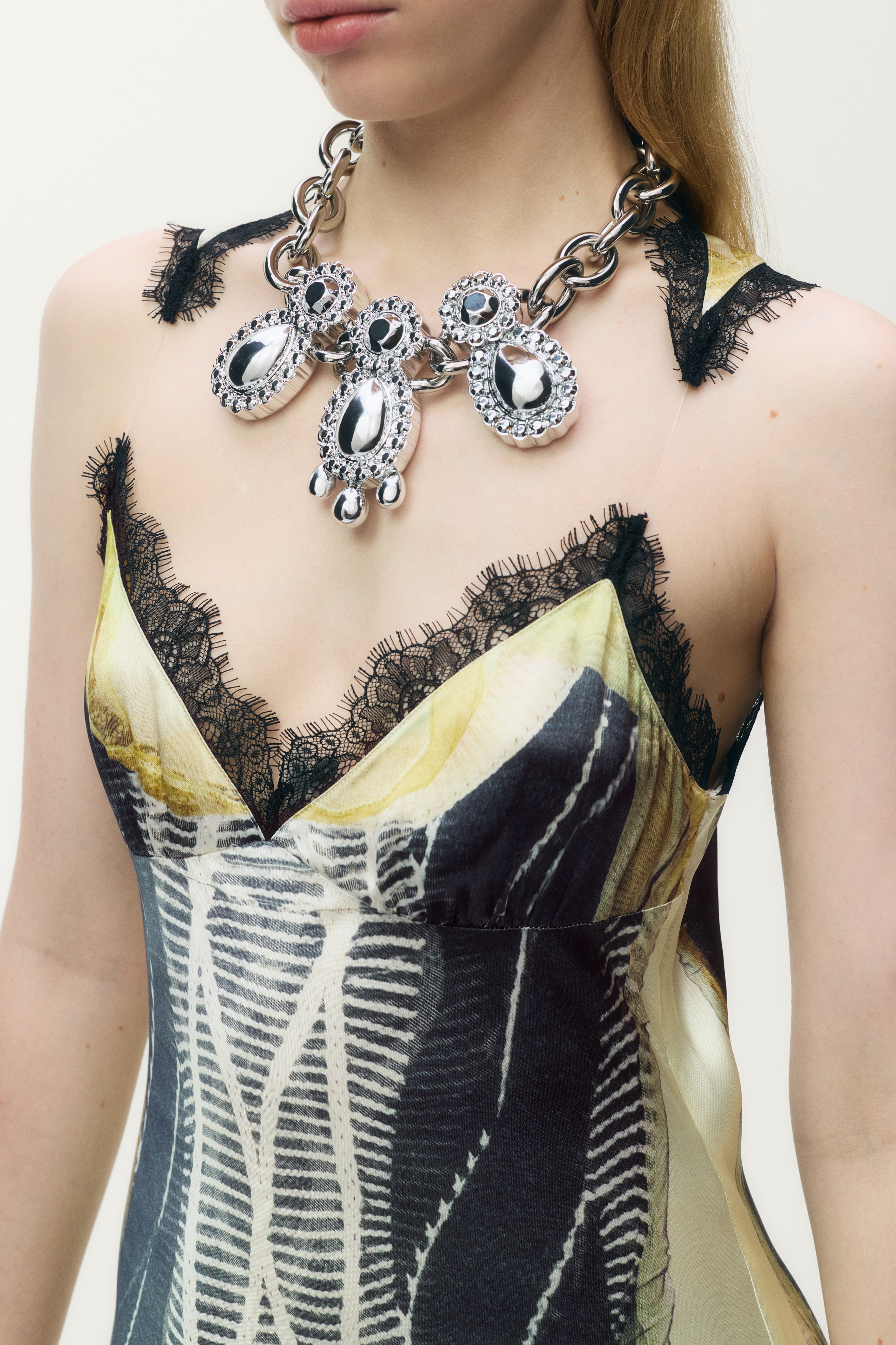  Glenn Martens　プリントサテンワンピース プリントサテンワンピース - ブラック／パターン - レディース | H&M JP