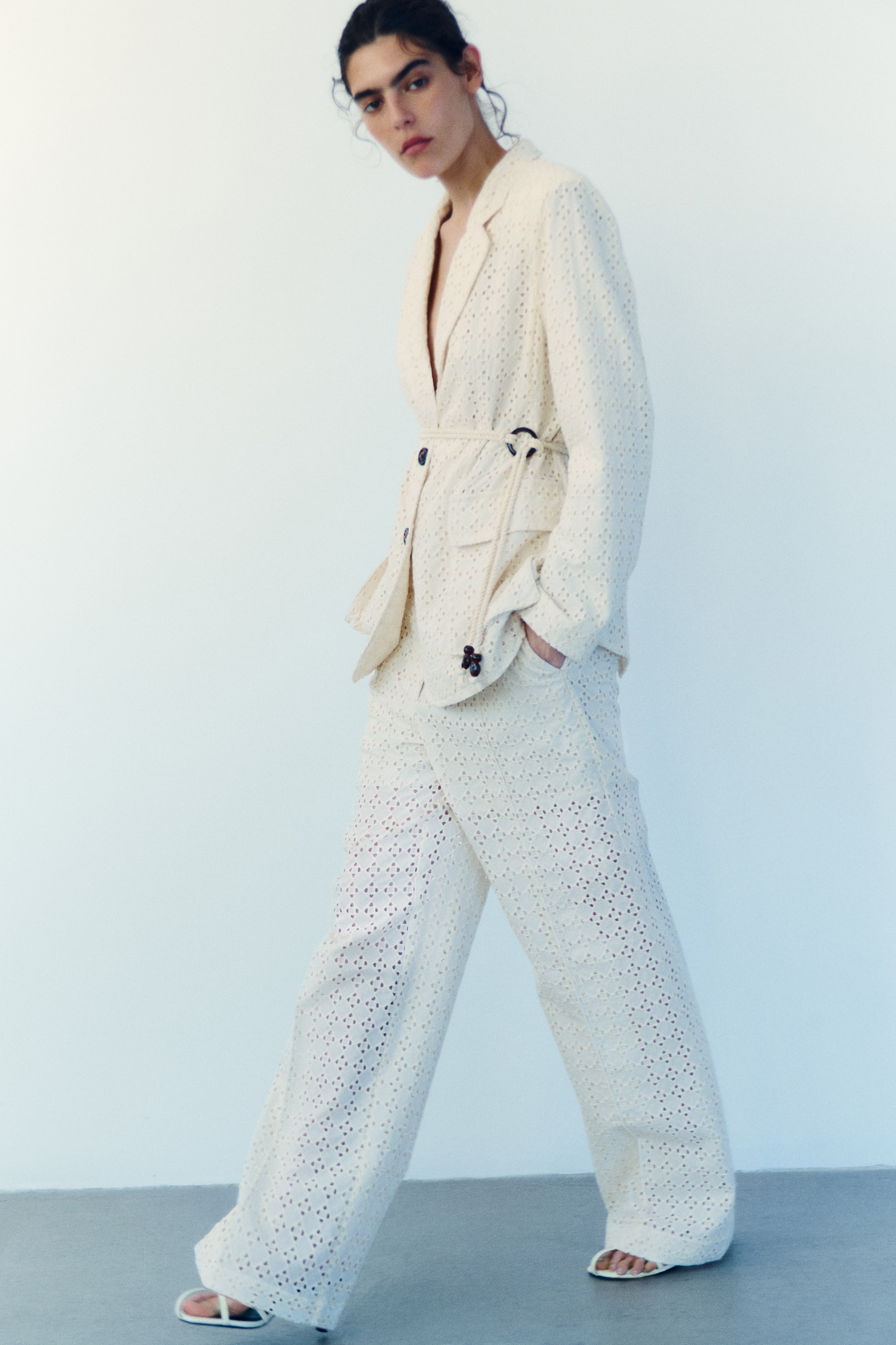 Elegante Hose mit Broderie Anglaise - Hellbeige