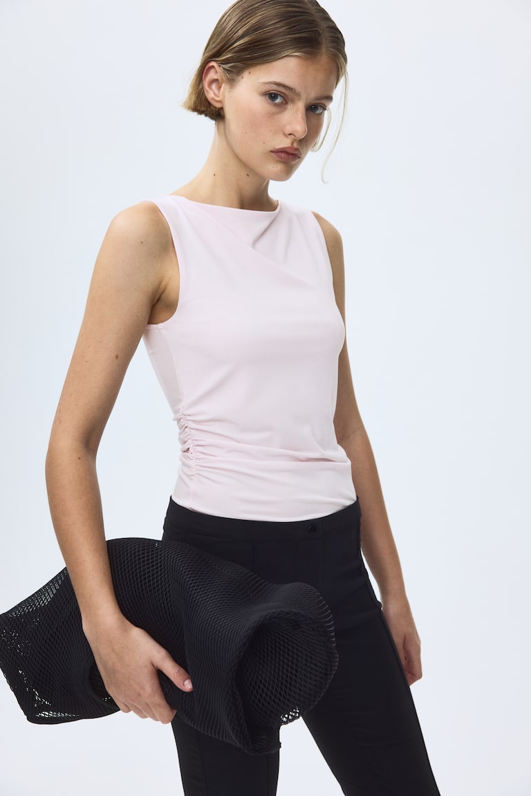 Drapirana bluza s čamac-izrezom