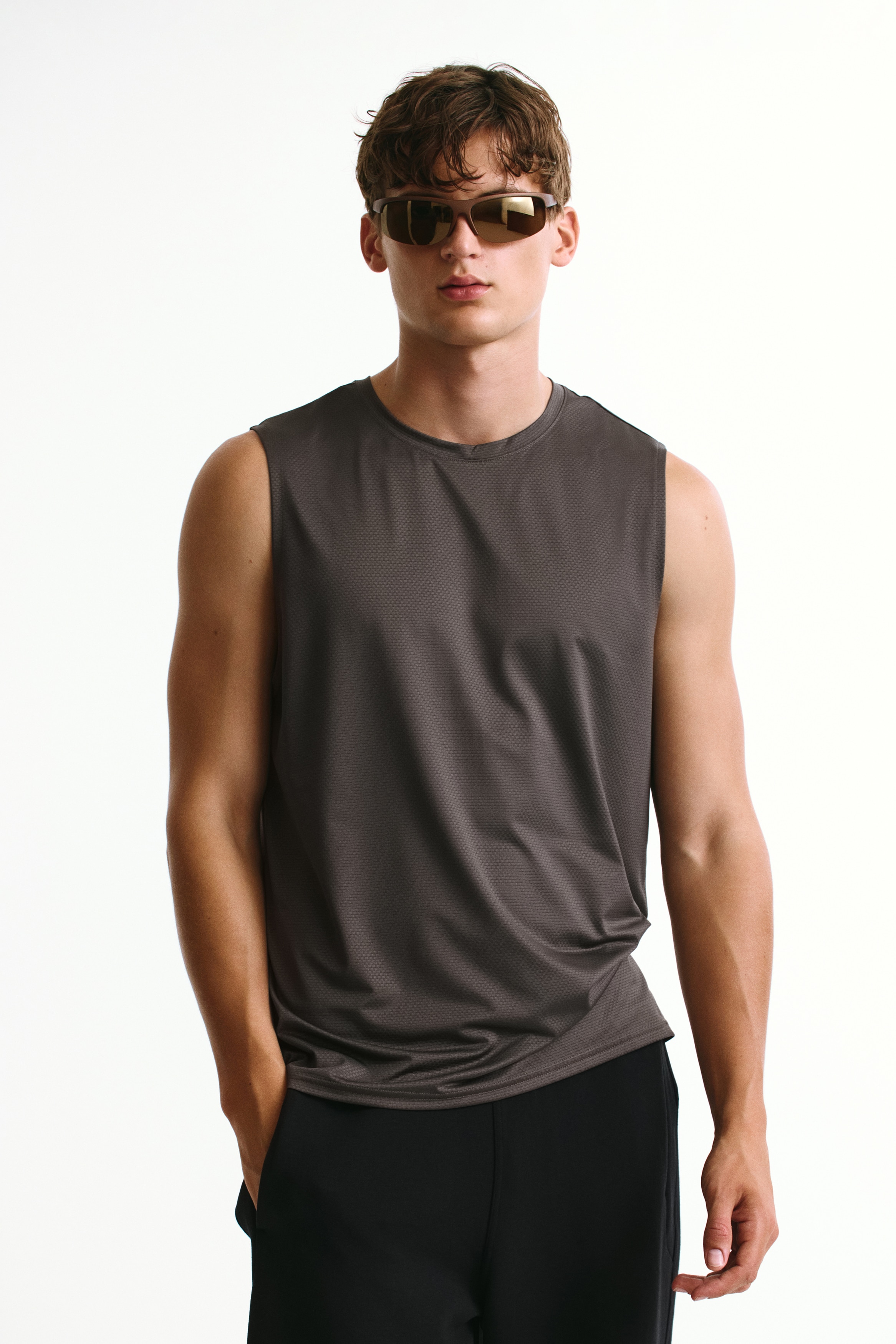 Áo ba lỗ thể thao vải DryMove™ Regular Fit - Màu be hồng/Màu trắng tự nhiên/Màu trắng/Màu xanh lá thông/Màu đen/Màu xanh dương đậm/Màu xanh lá khói