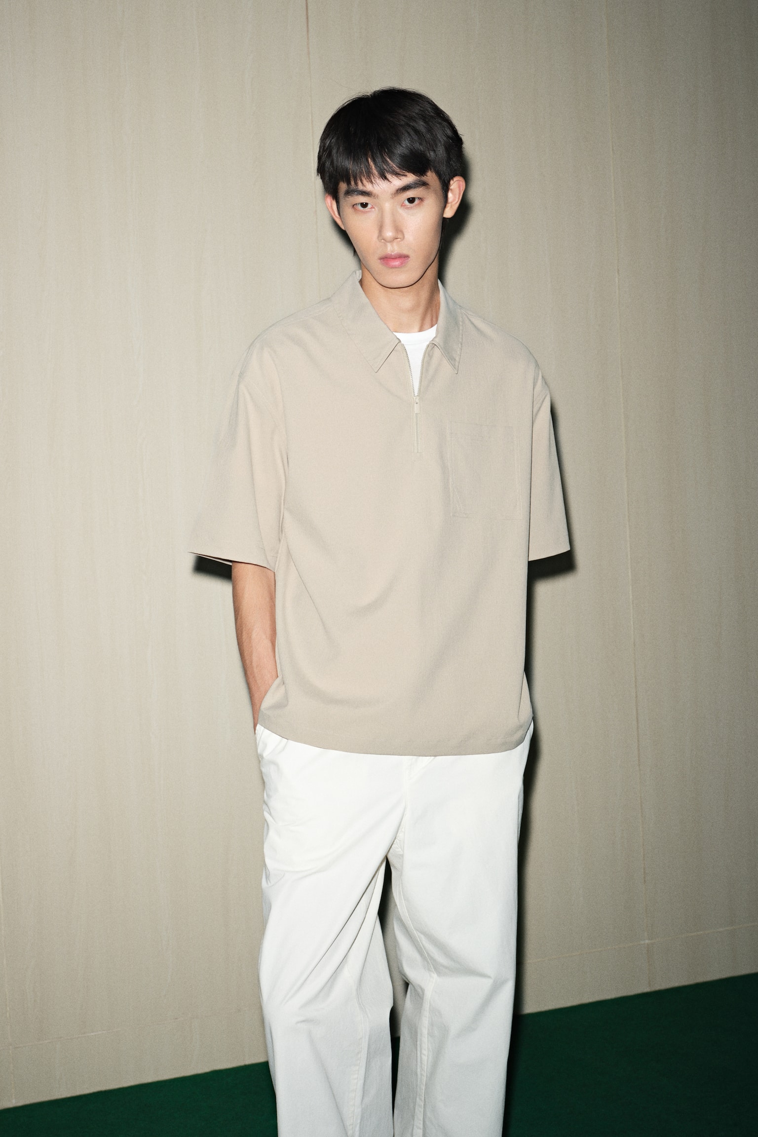 寬鬆剪裁褶縐拉鍊Polo衫 - 米色/Black/鼠尾草綠 - 7