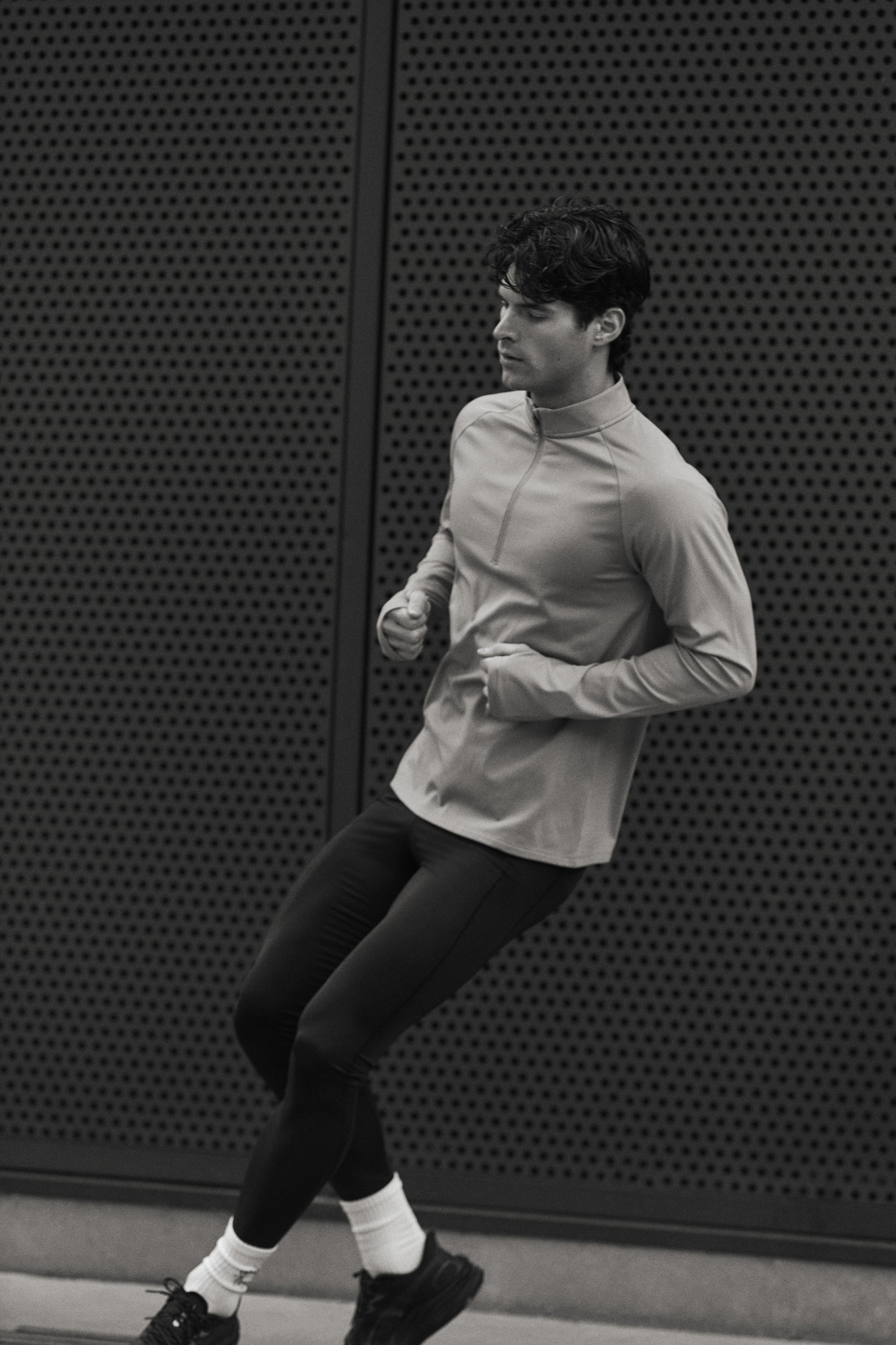 View larger image: Pocket-detail running tights with DryMove™ - Black - Men | H&M IN 3