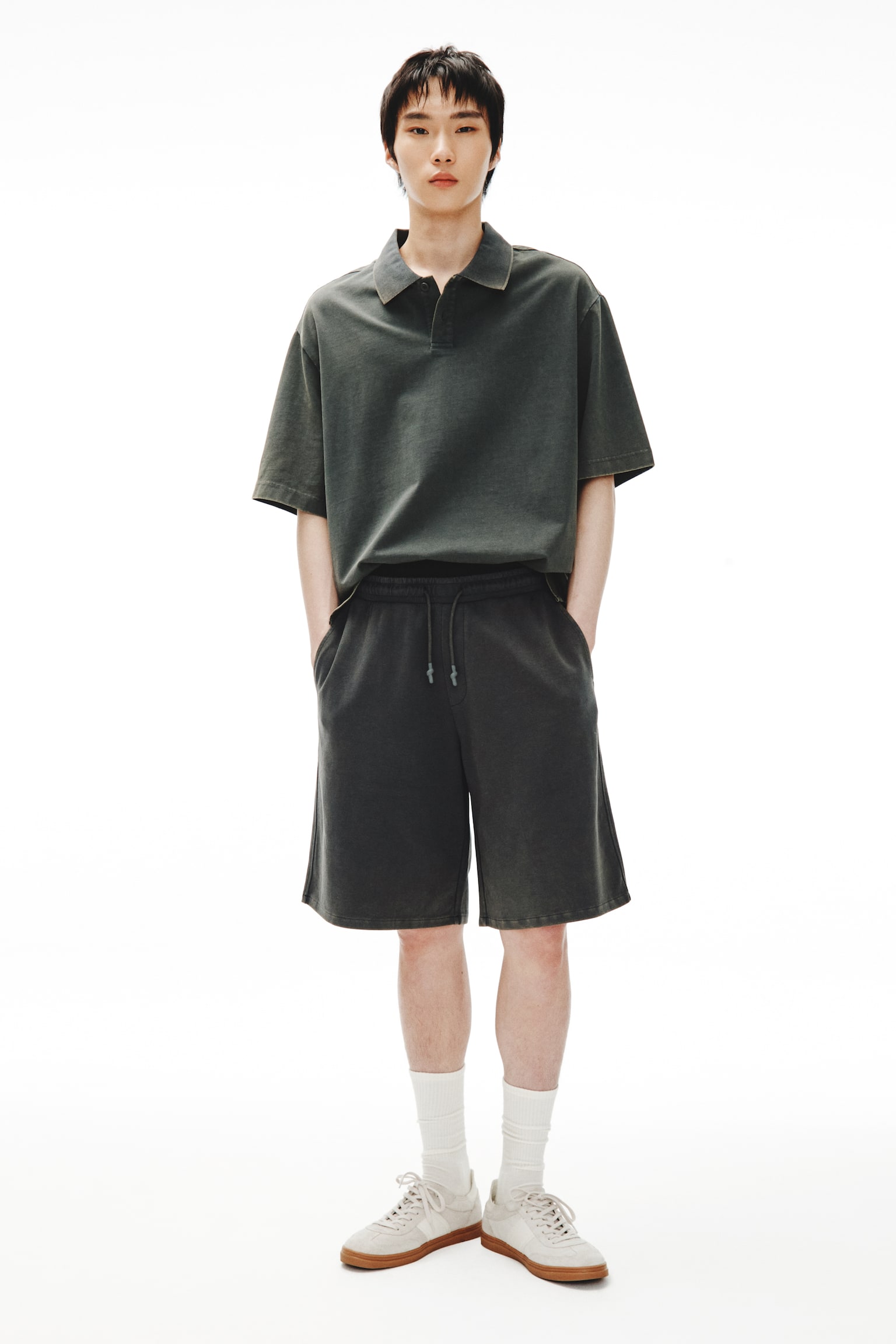 ルーズフィット インターロックショートパンツ - ウォッシュドカーキグリーン/ブラック - 1