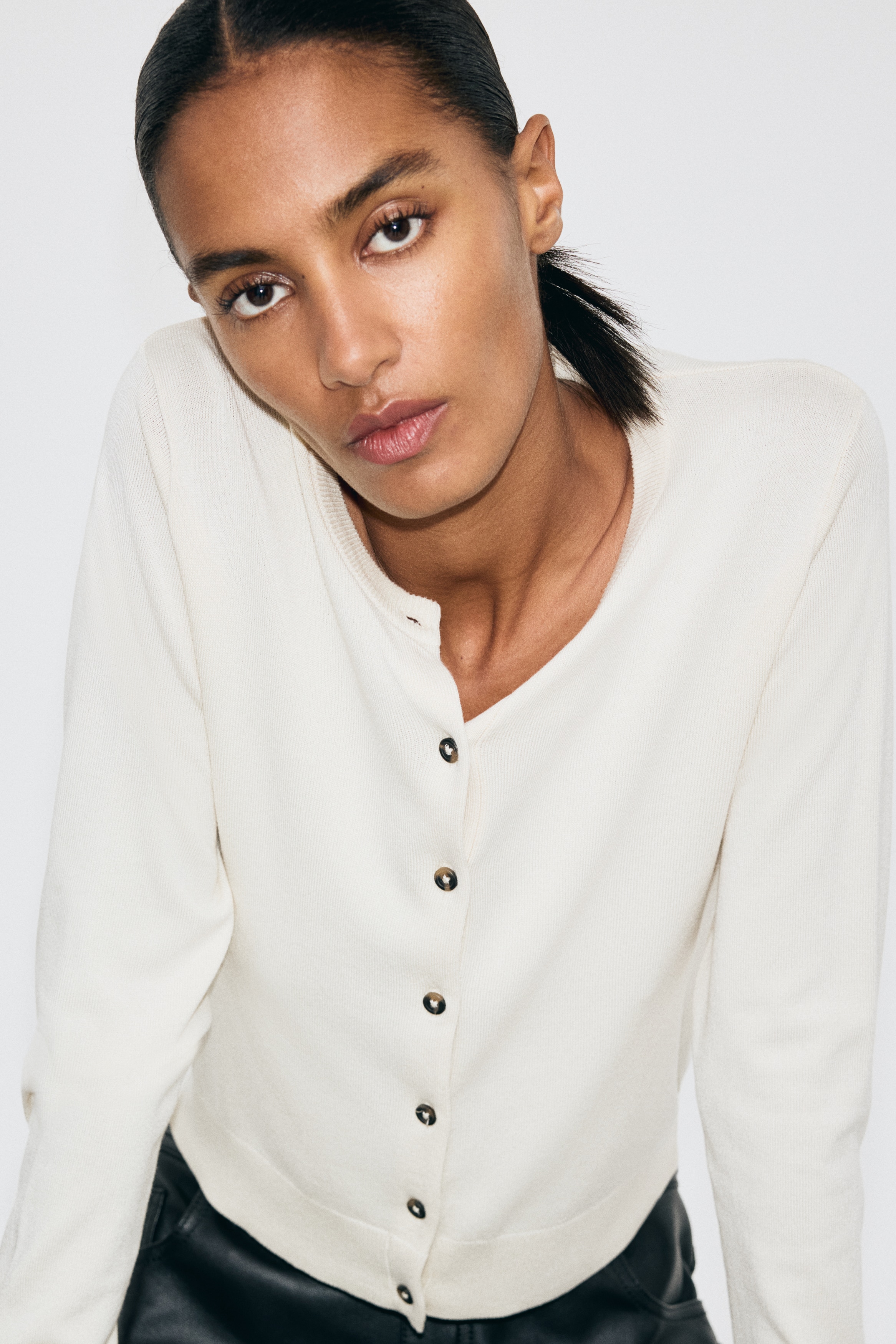 Áo cardigan dệt kim mịn - Màu be nhạt/Màu xanh dương nhạt/Màu hồng/Màu be hồng/Màu đen/Màu be xám nhạt