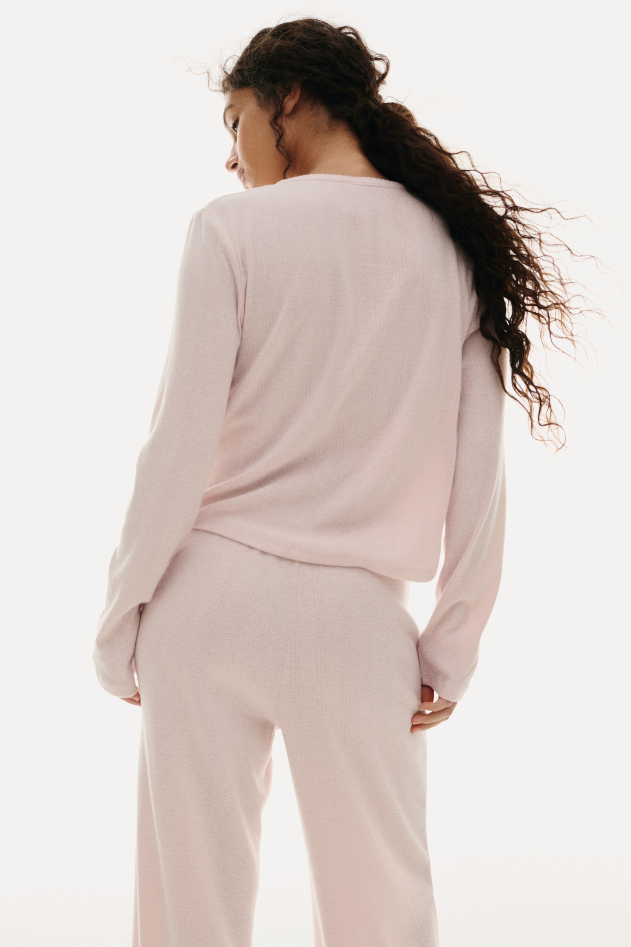 Büyük resmi görüntüle: Delik Desenli Jarse Pijama Takımı - Toz pembe - KADIN | H&M TR 5