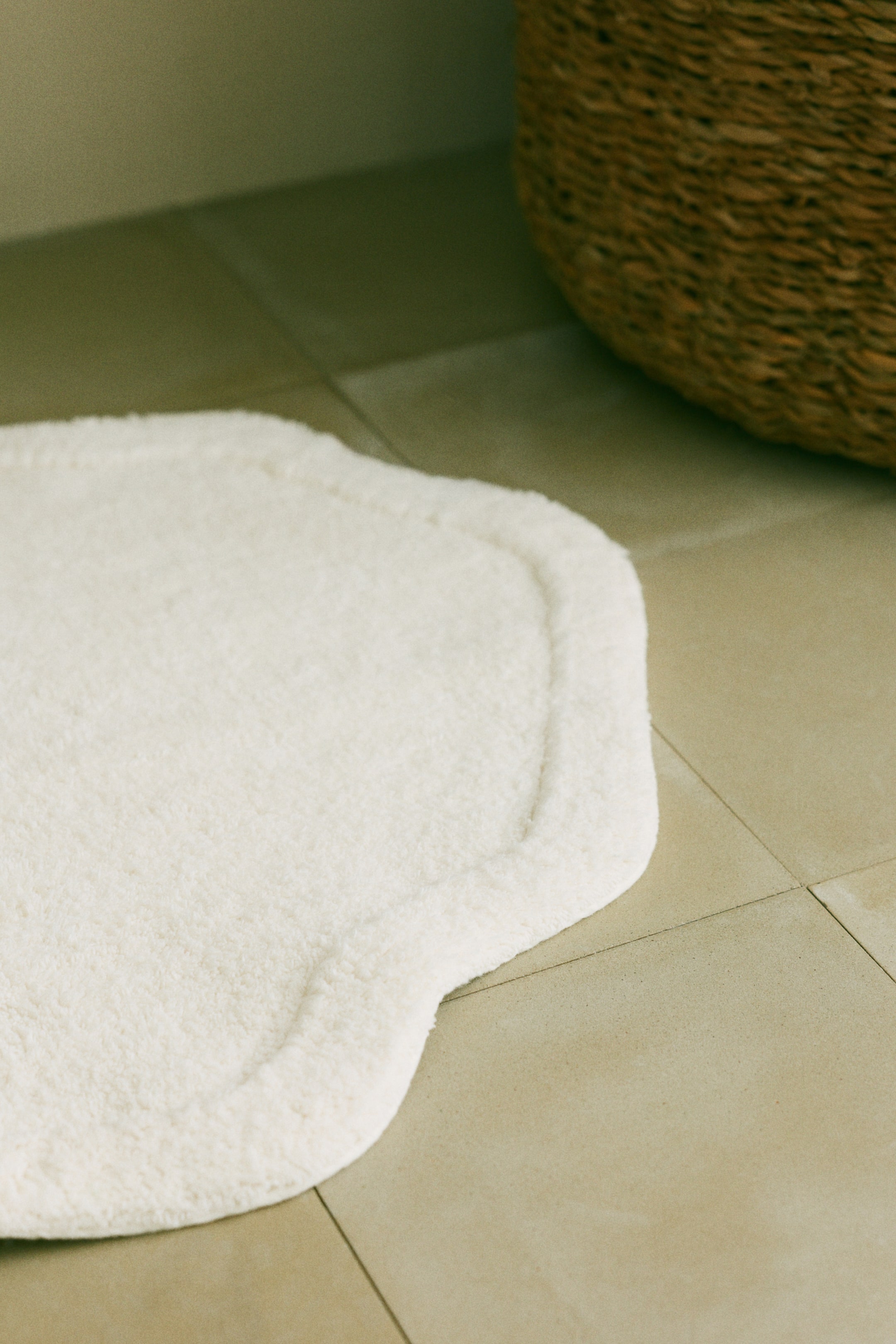 View larger image: Tufted cotton bath mat - White - Home All | H&M IE 1
