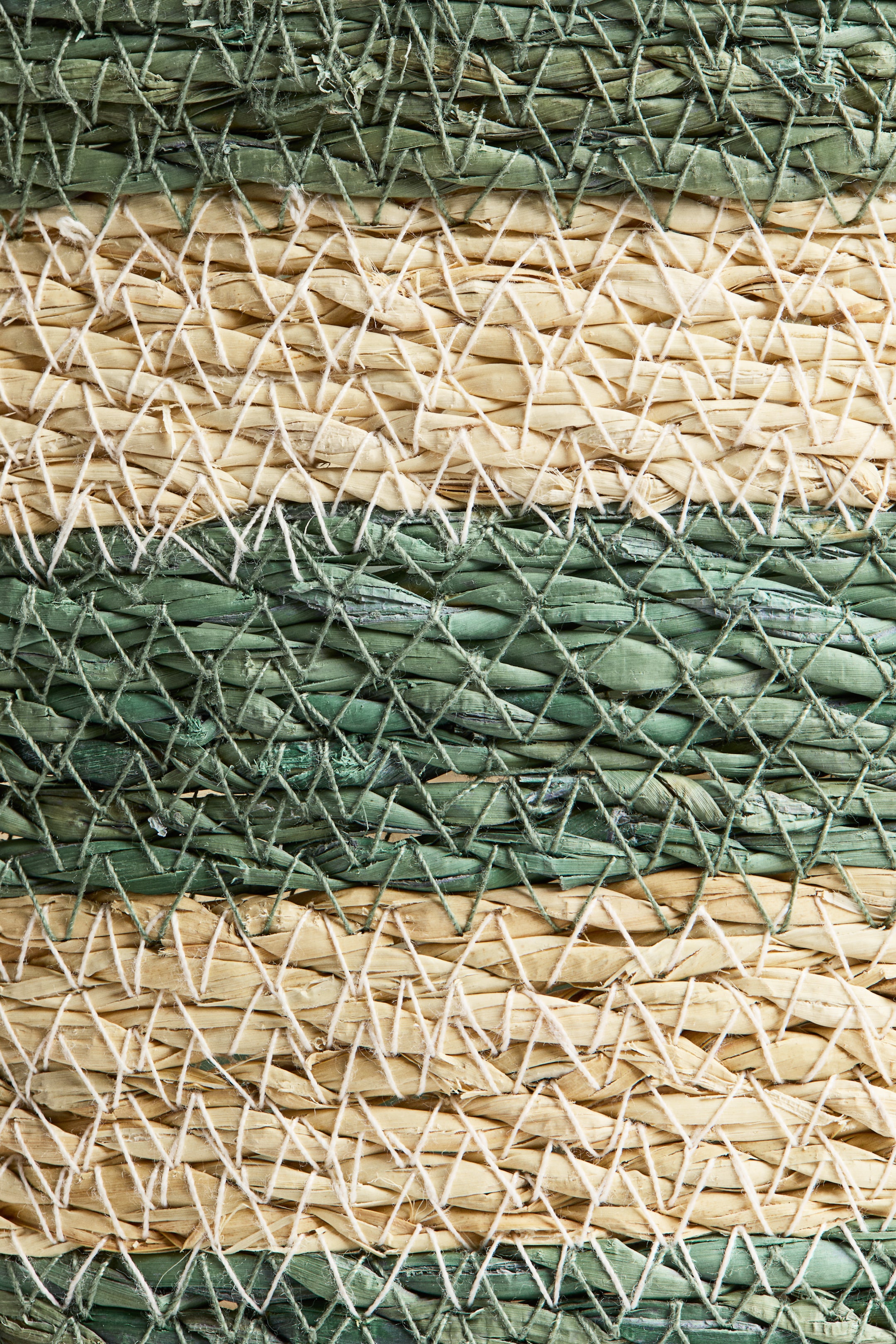 Petit panier de rangement en jonc de mer