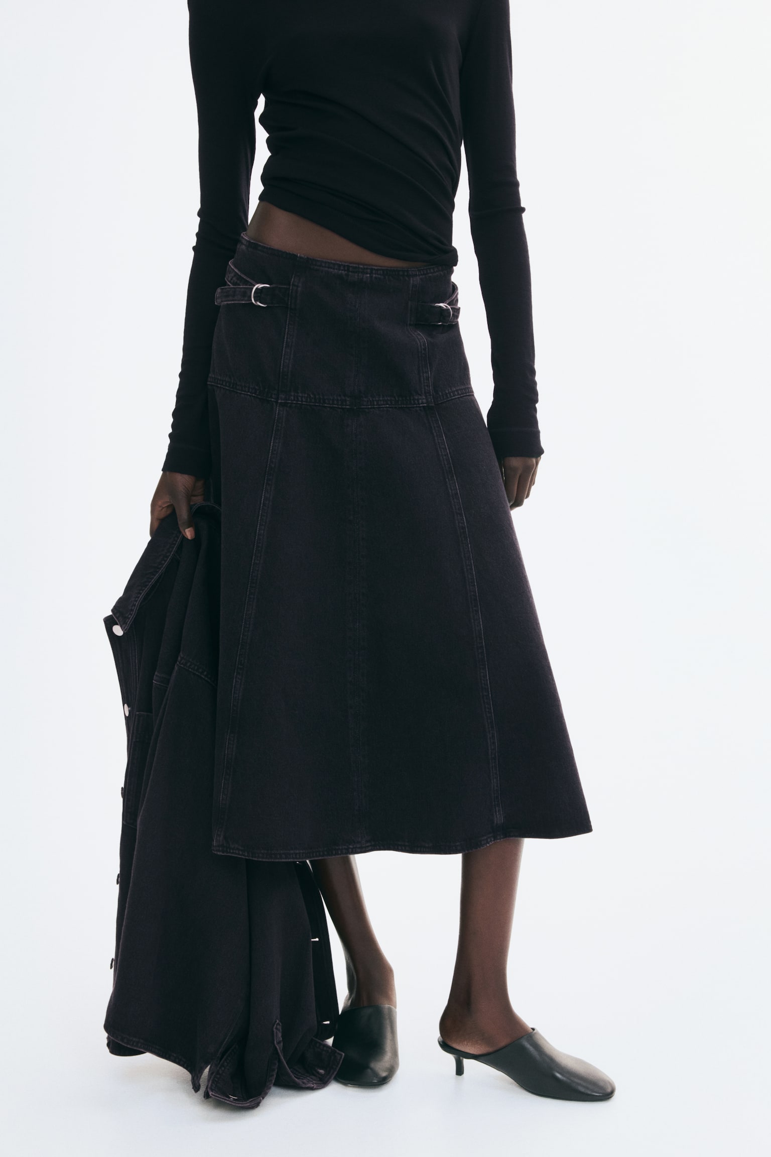 Женская юбка H&M Flared Denim Skirt, цвет: Джинсовый чёрный — фото 3