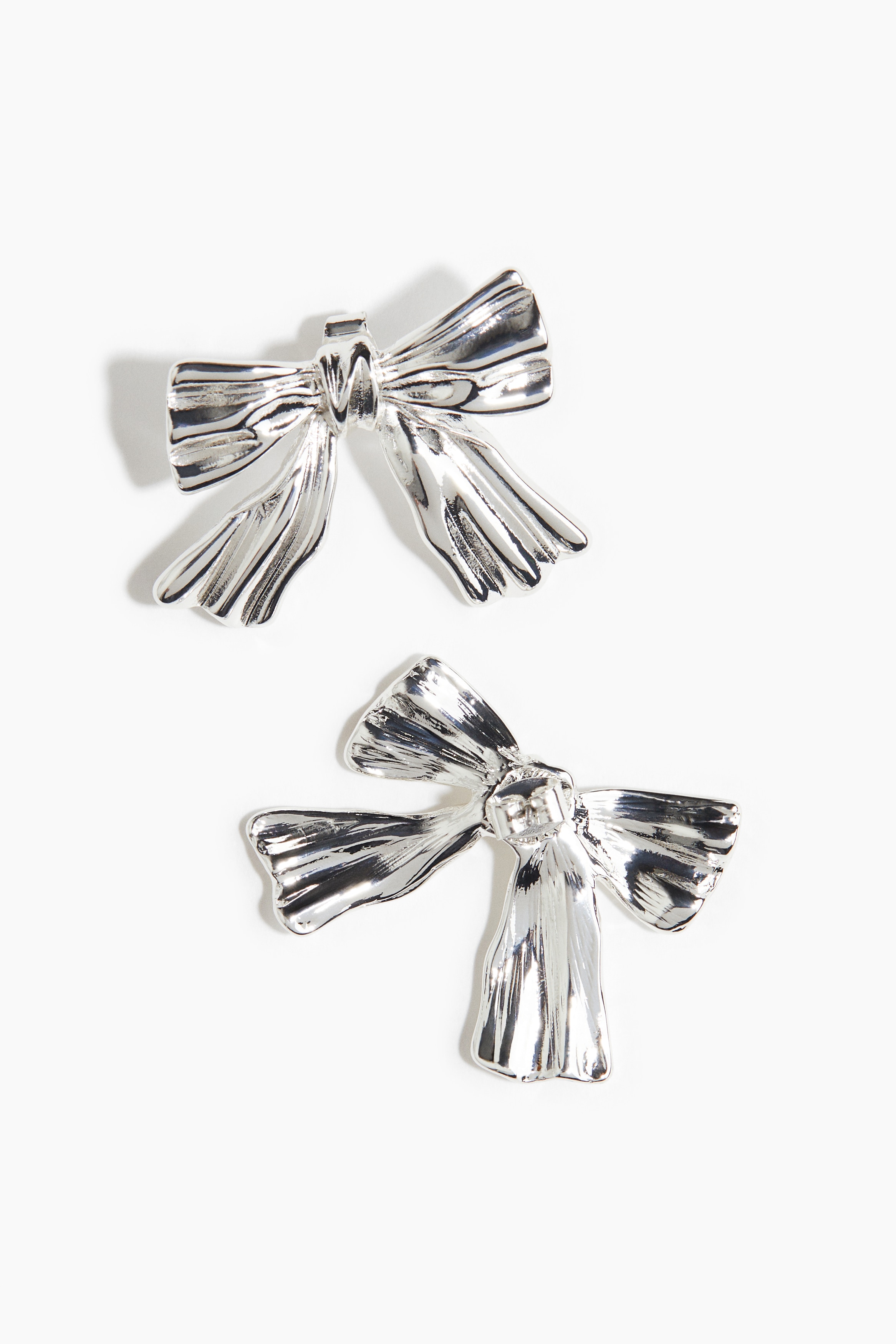 Bow-shaped earrings